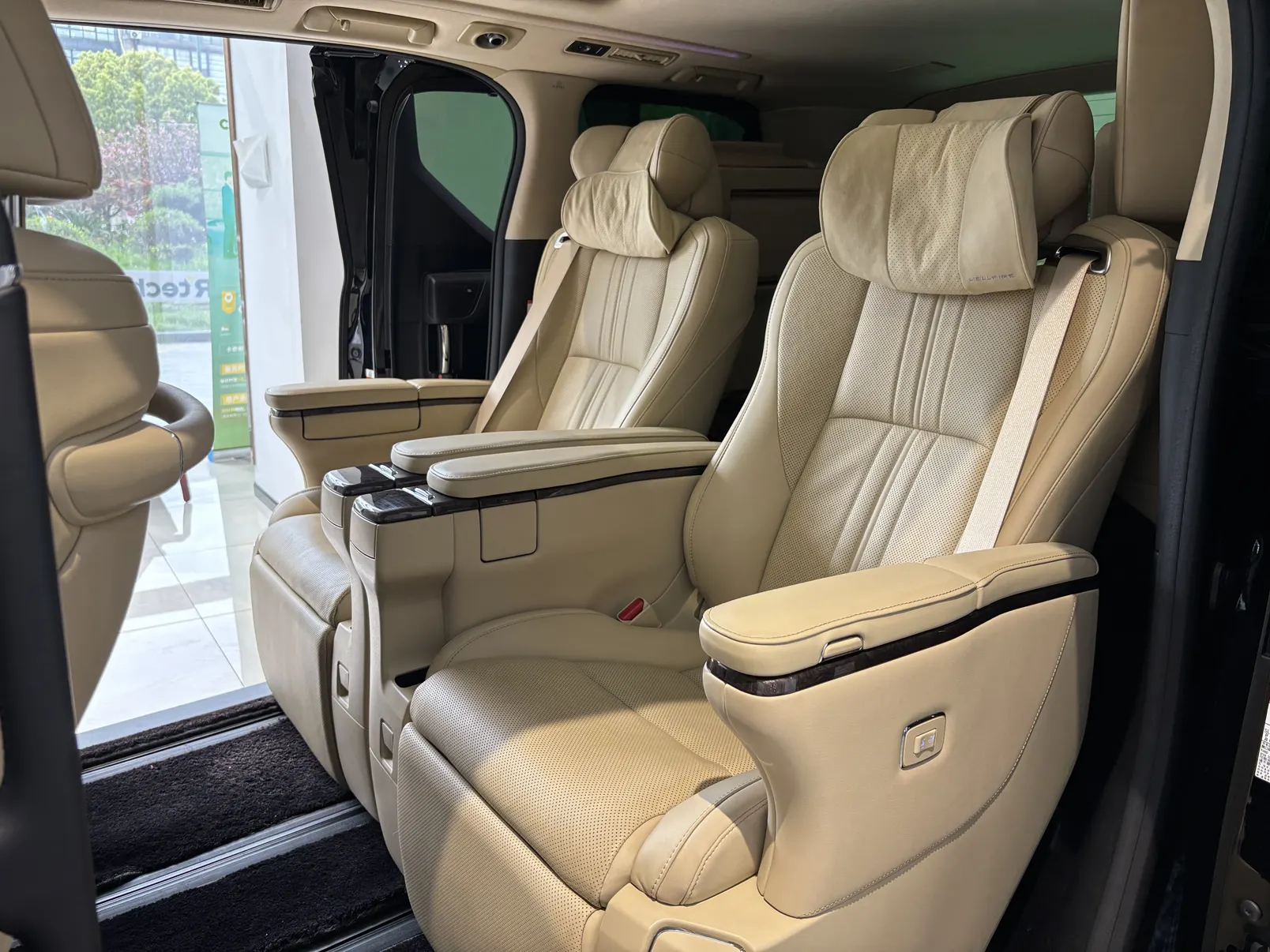 Toyota Vellfire, 2021 17