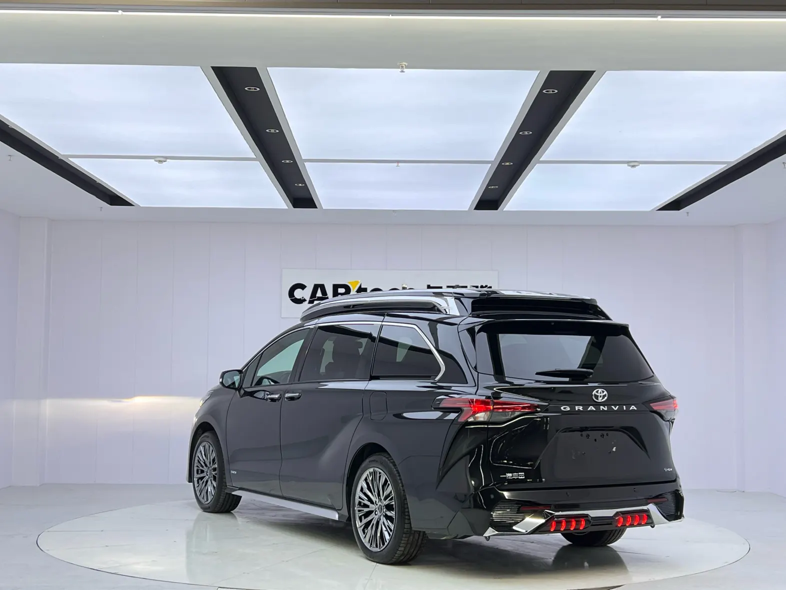 Toyota Granvia, 2025 6