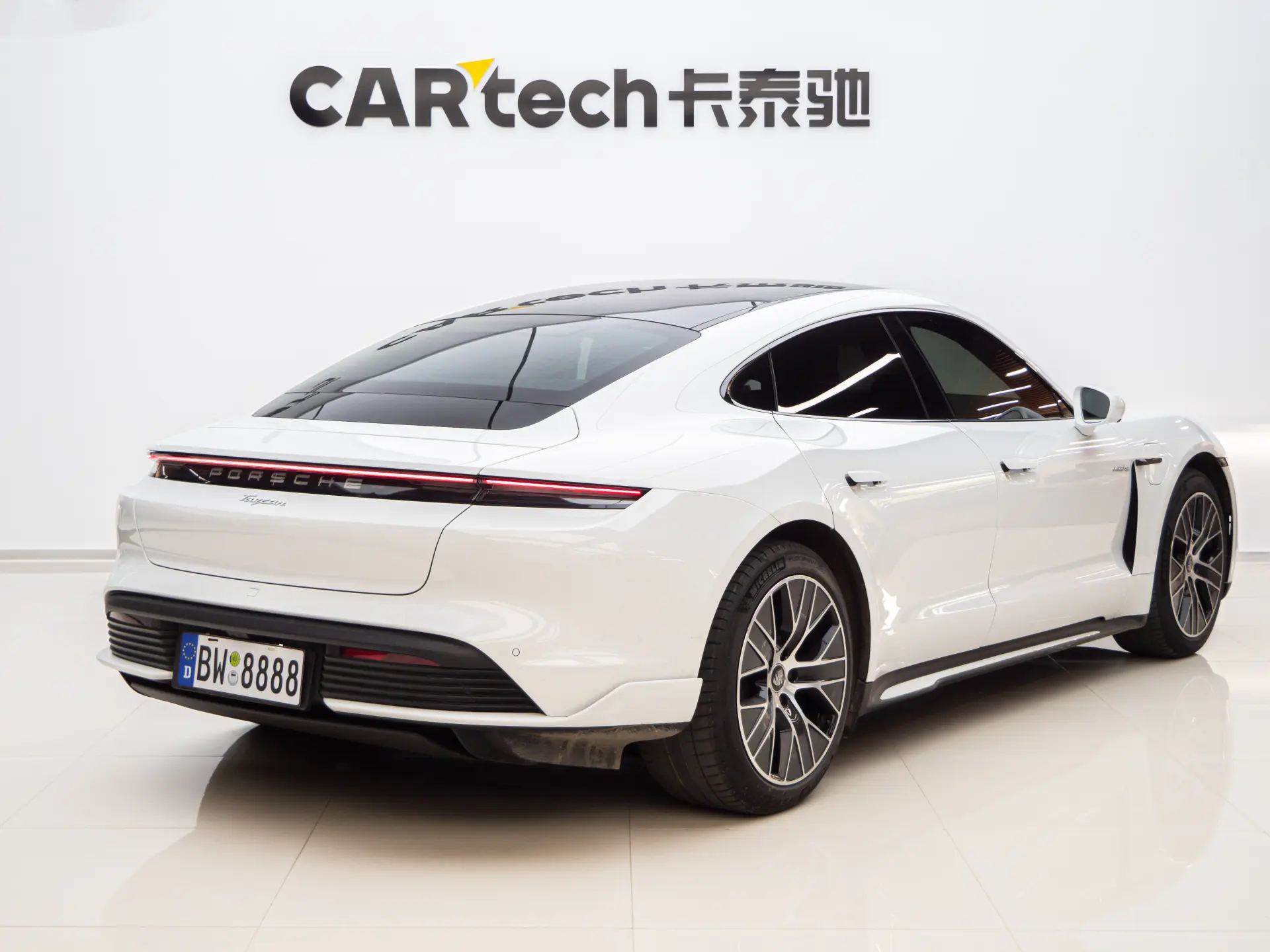 Porsche Taycan, 2024 4
