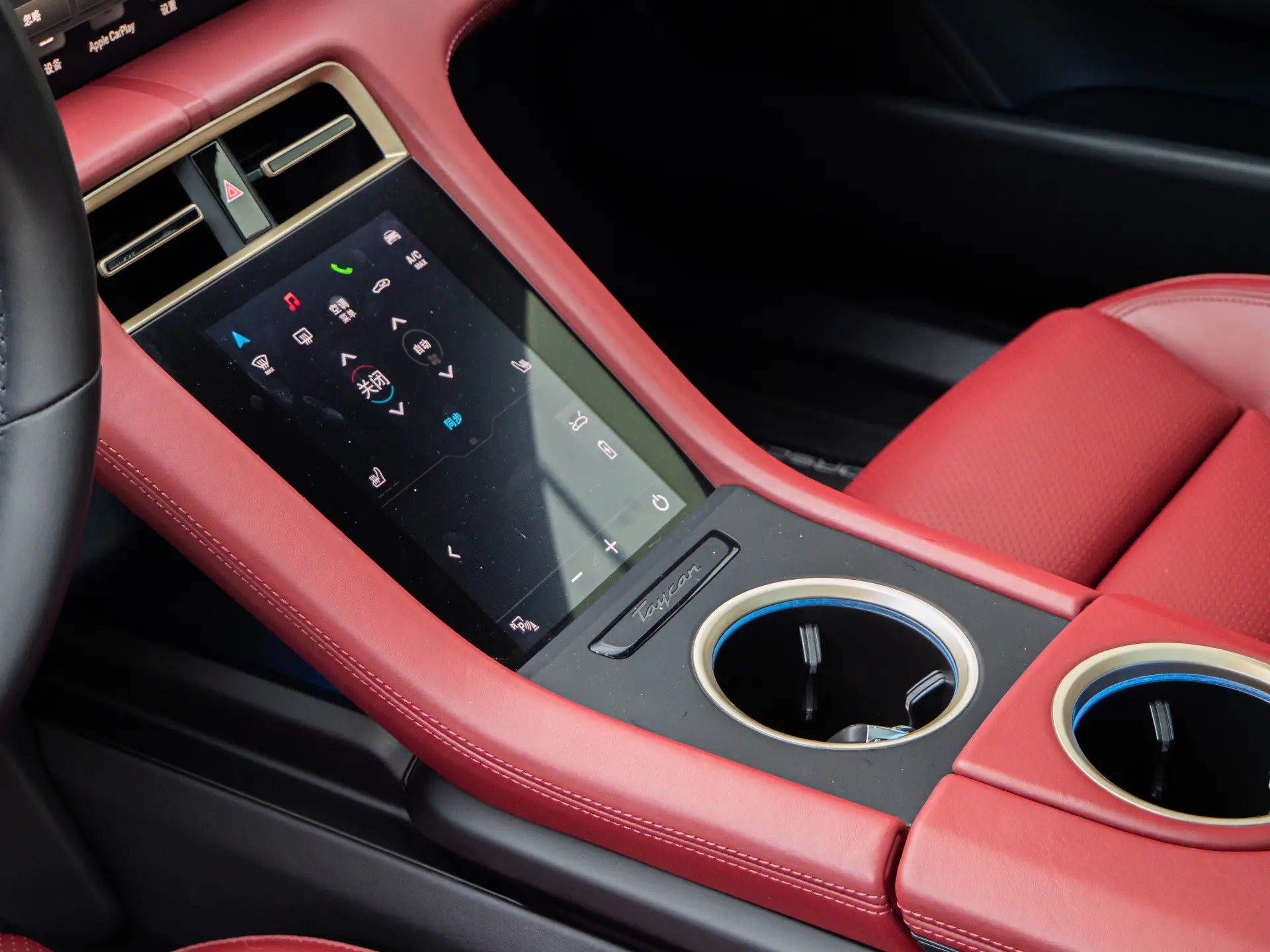 Porsche Taycan, 2024 16