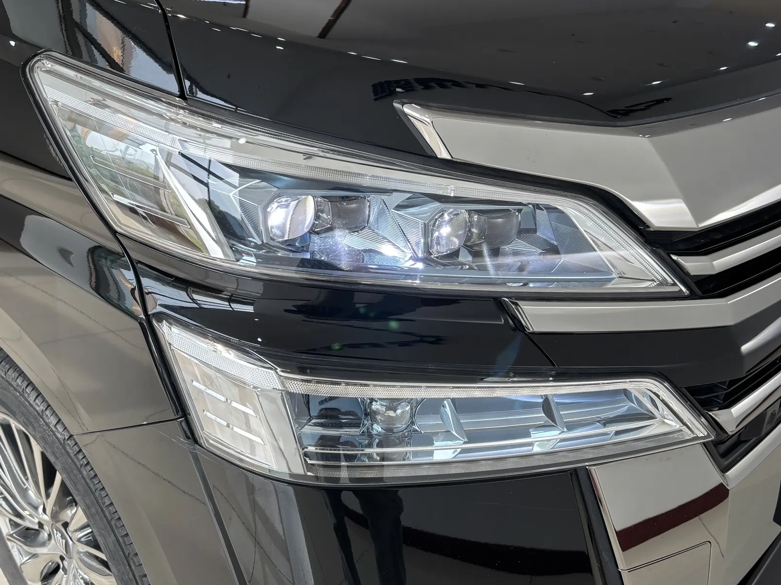 Toyota Vellfire, 2021 9