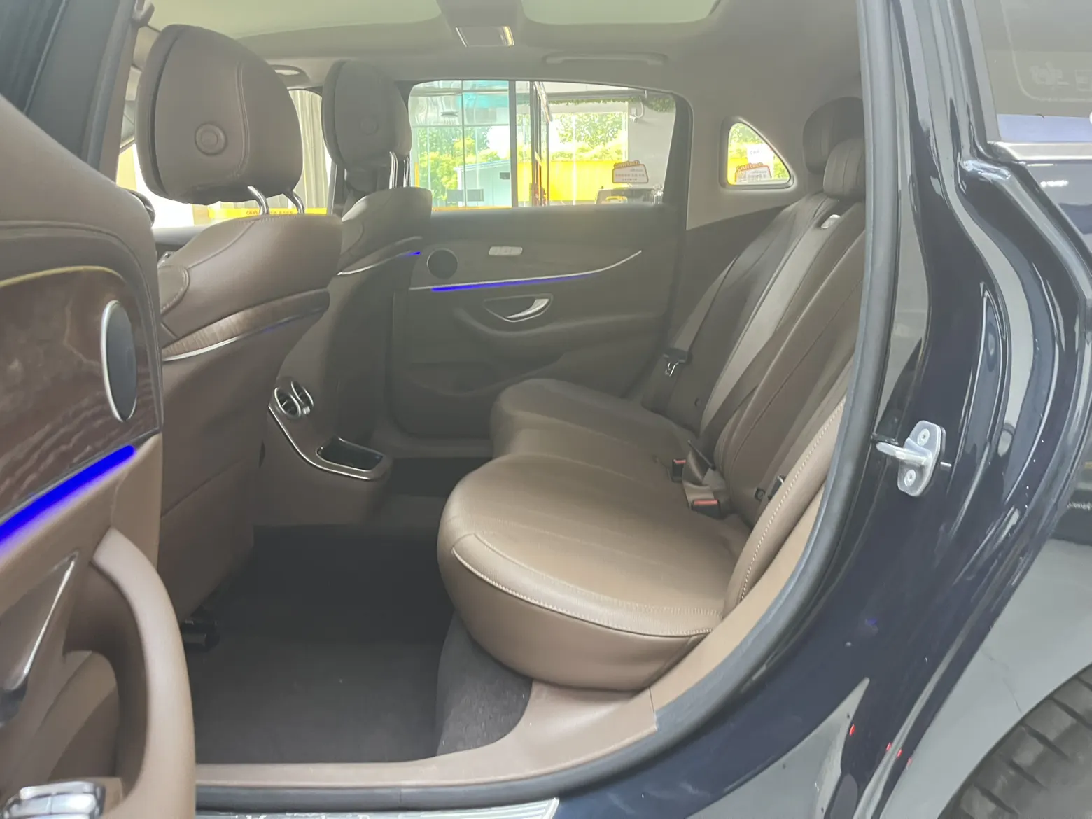 Mercedes-Benz E 300 L, 2024 14