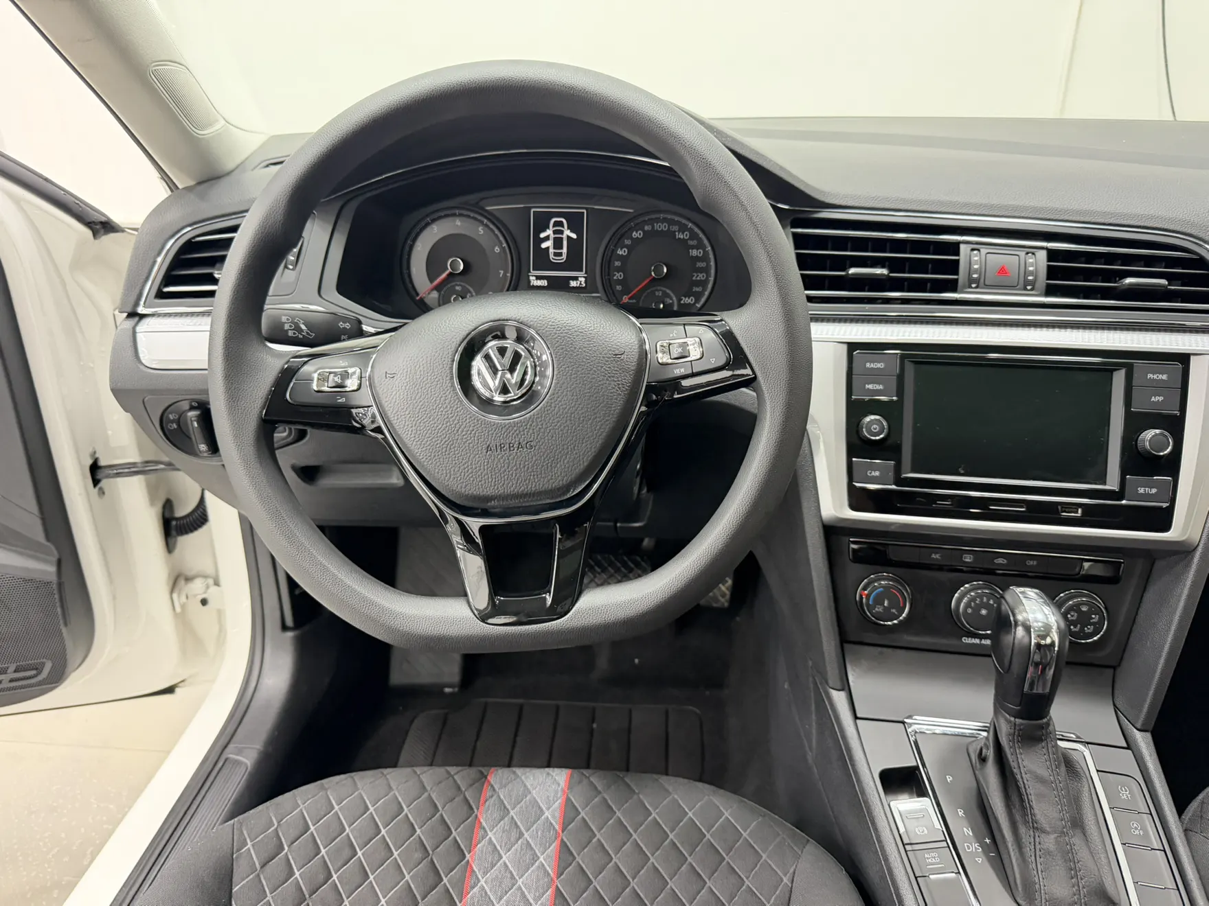 Volkswagen Lamando, 2019 11