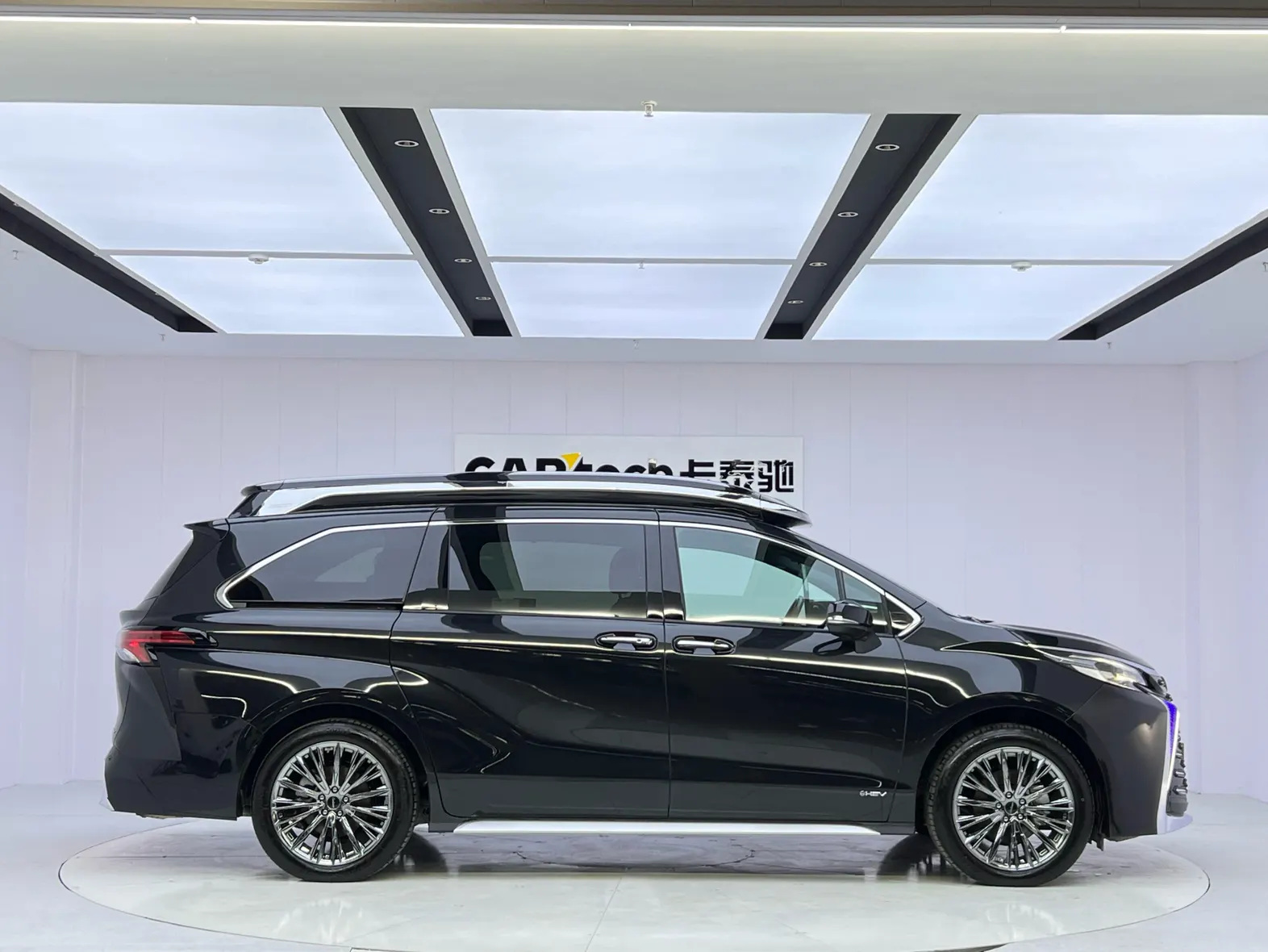 Toyota Granvia, 2025 3