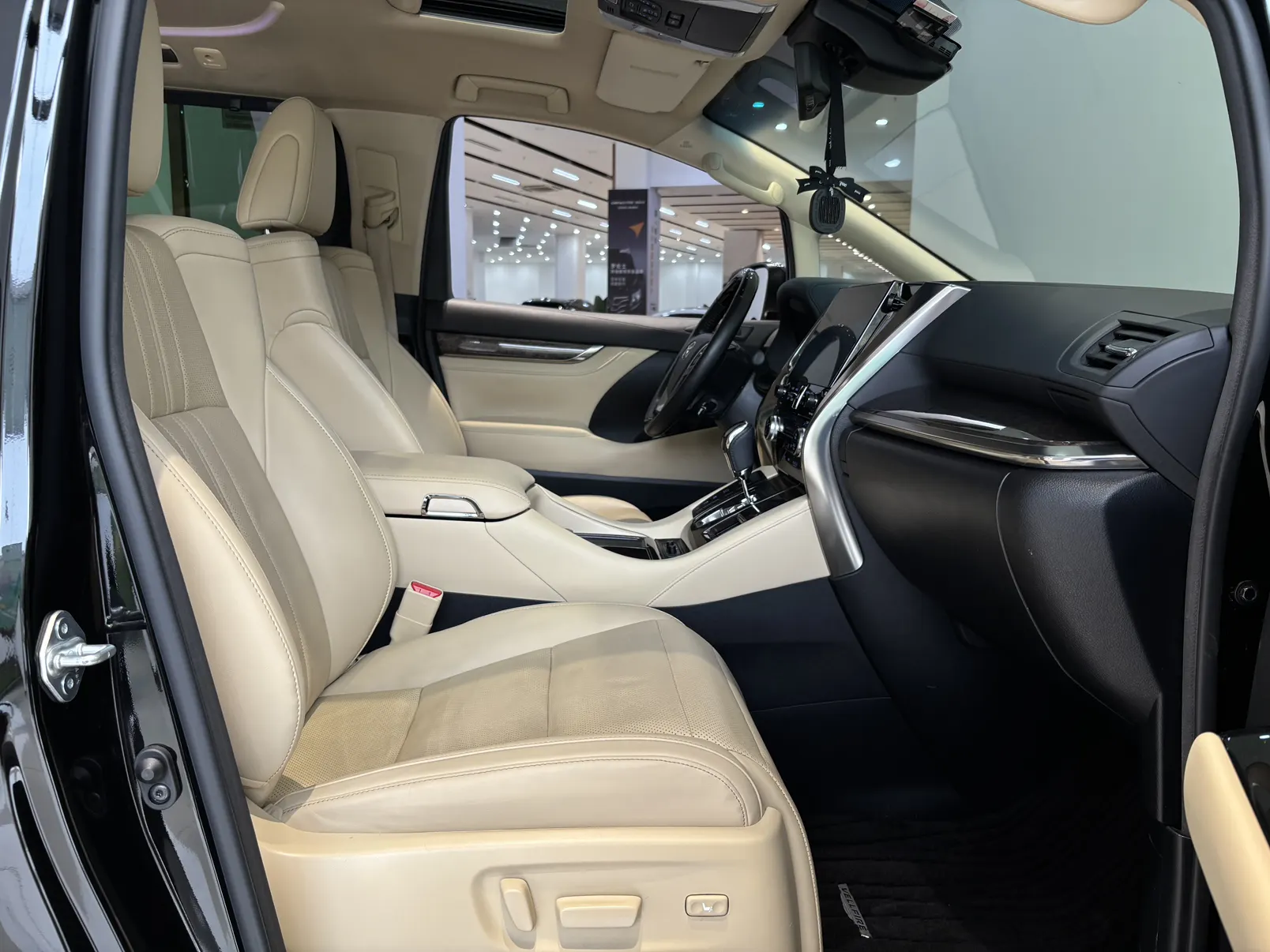 Toyota Vellfire, 2021 16