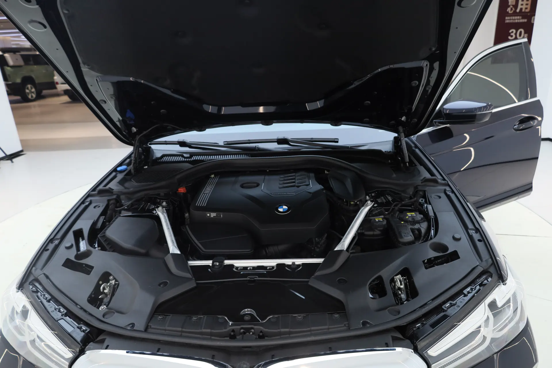 BMW 530Li, 2022 12
