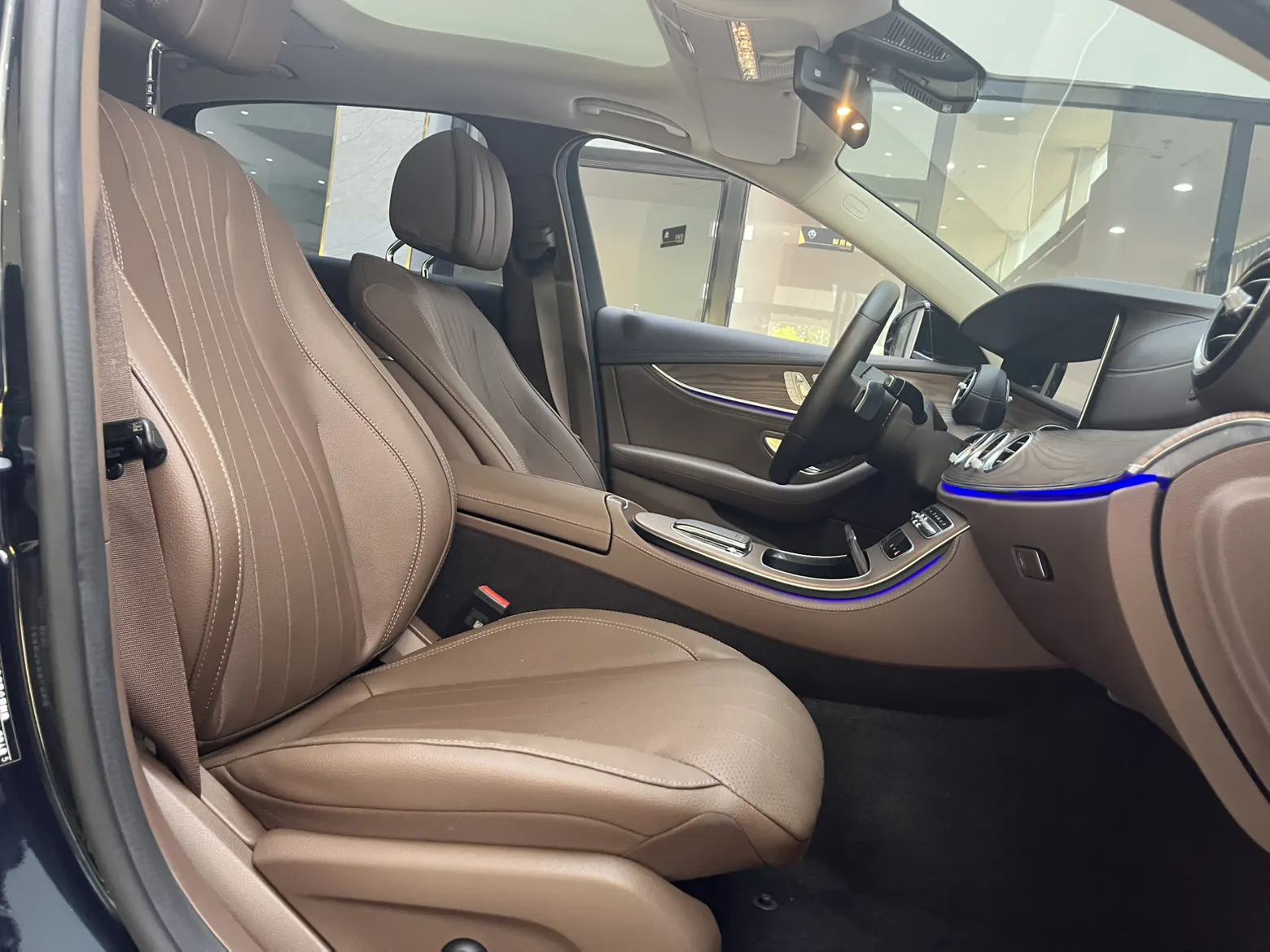 Mercedes-Benz E 300 L, 2024 13