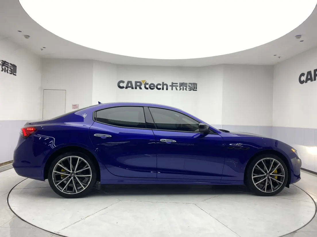 Maserati Ghibli, 2022 4