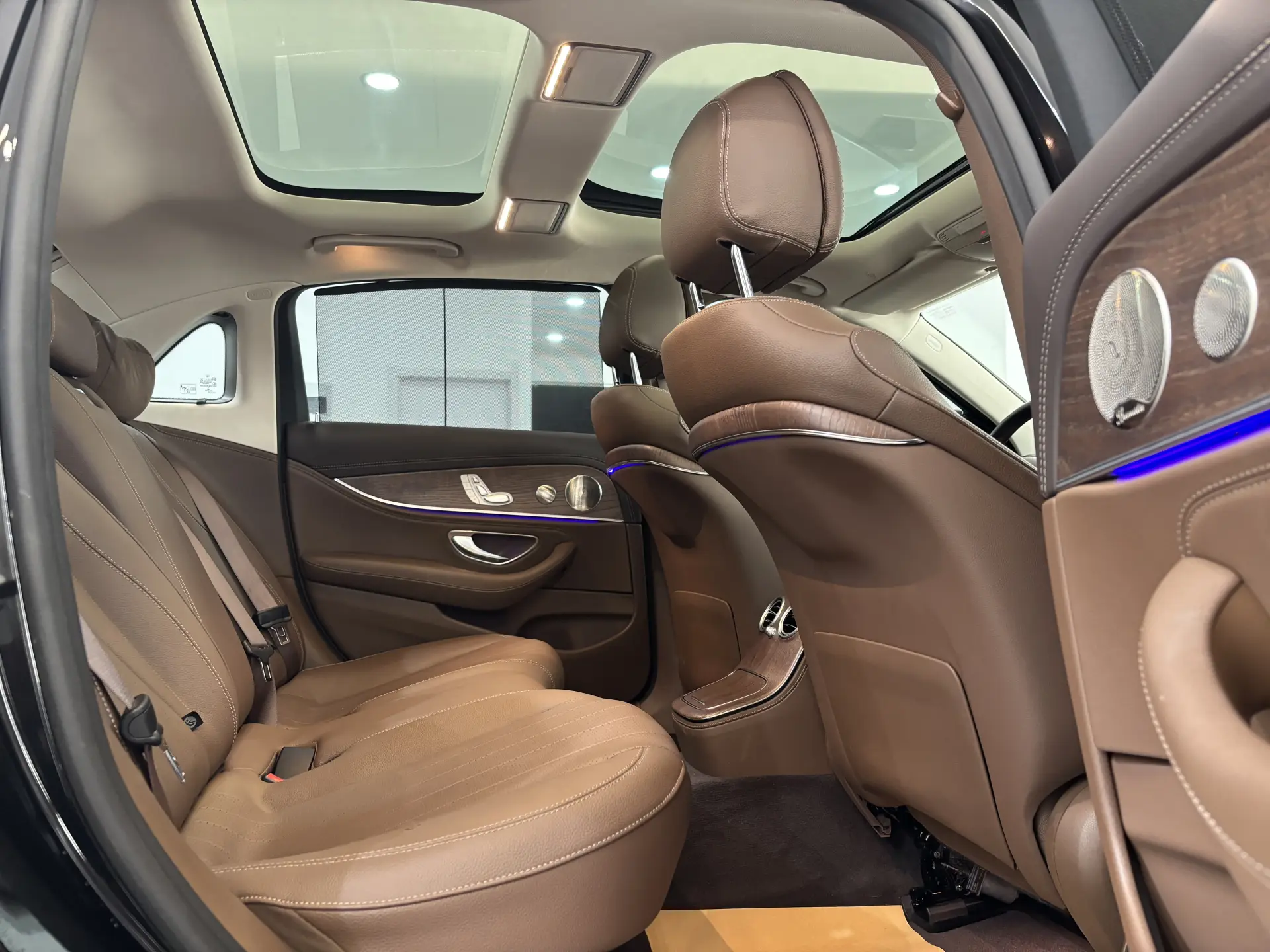 Mercedes-Benz E 300 L, 2022 28