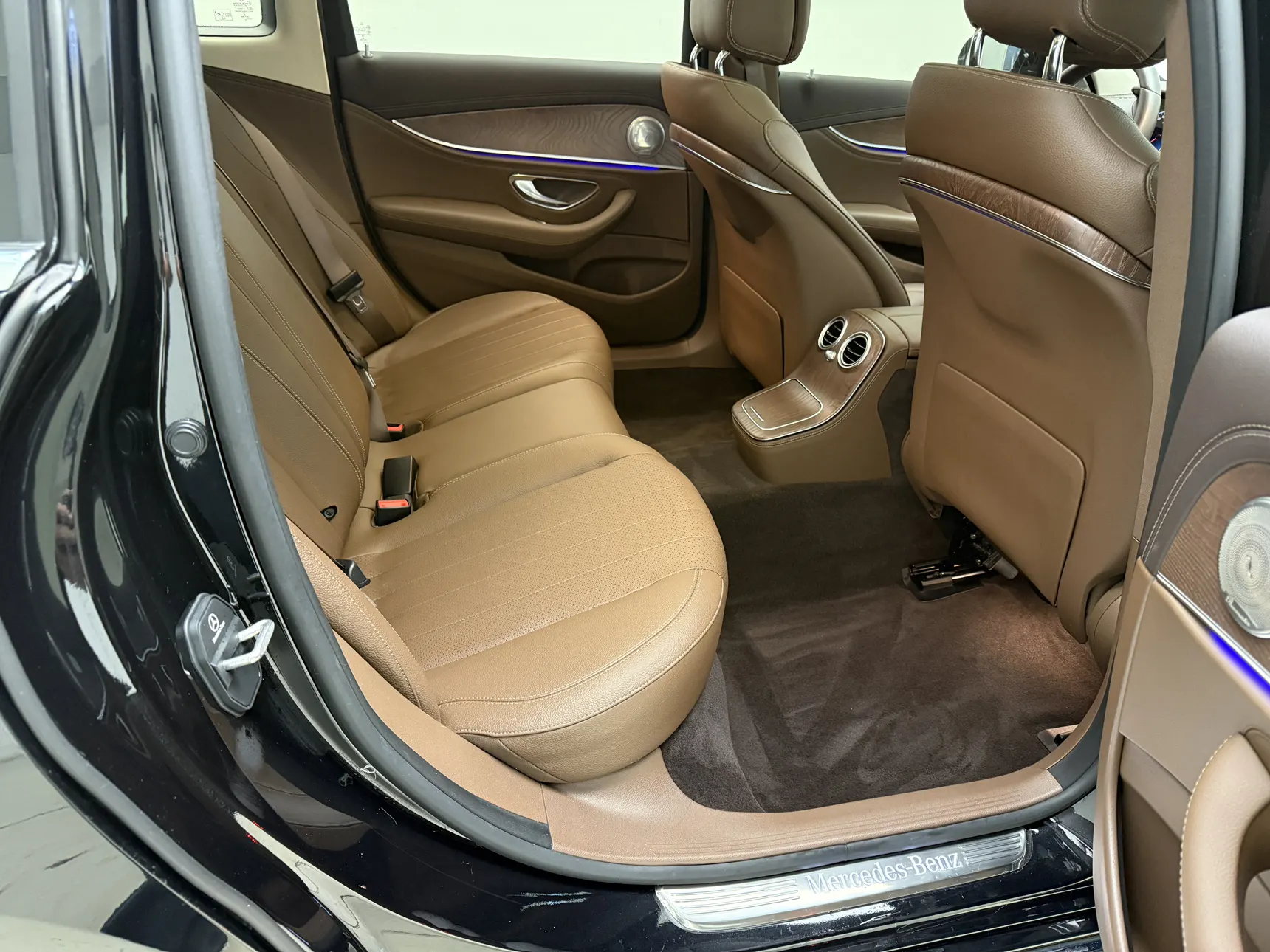 Mercedes-Benz E 300 L, 2021 16
