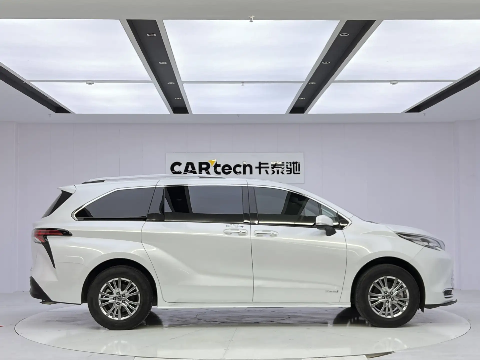Toyota Sienna, 2023 4