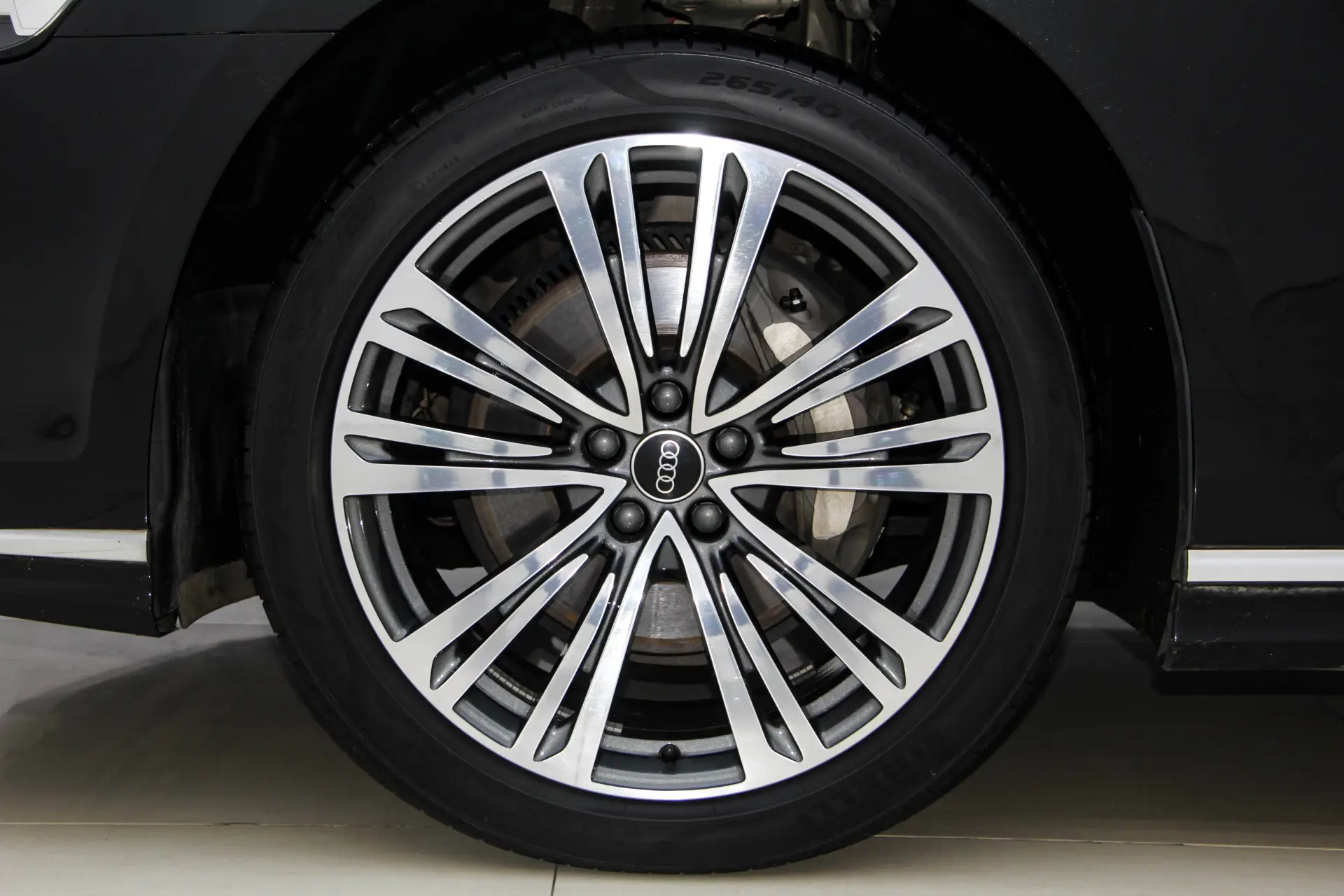 Audi A8L 45 TFSI, 2024 9