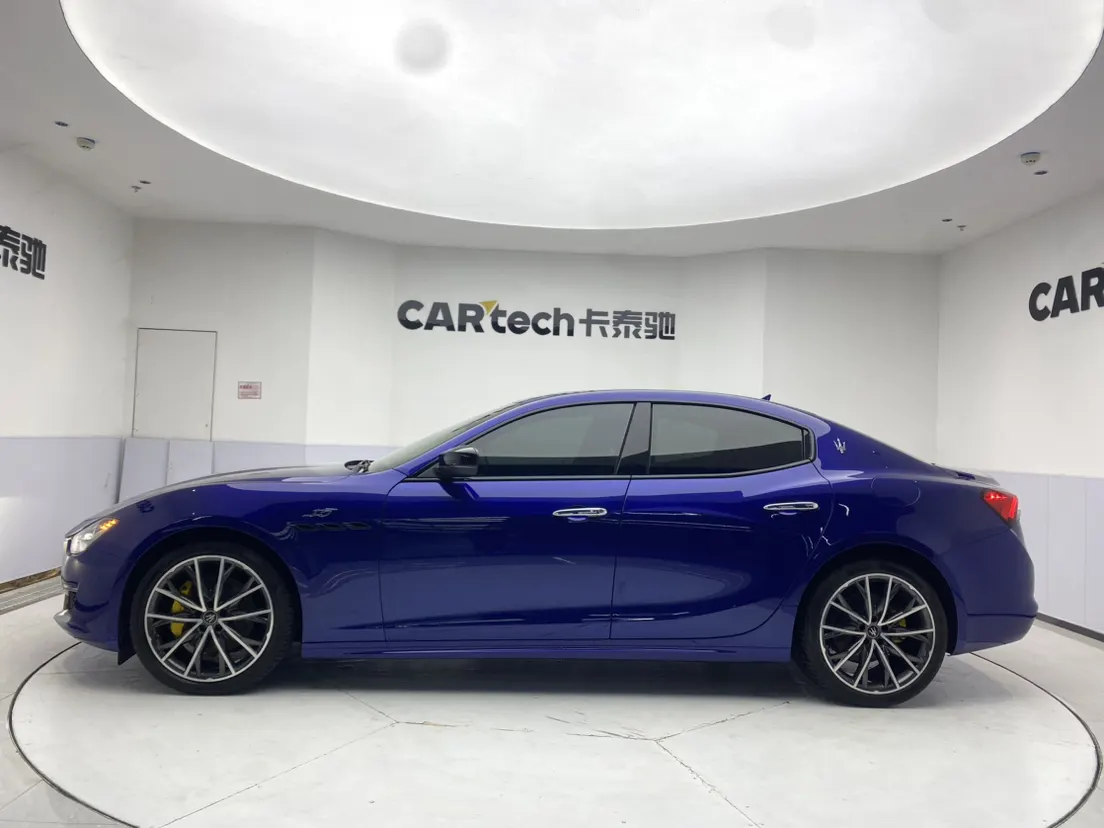 Maserati Ghibli, 2022 8