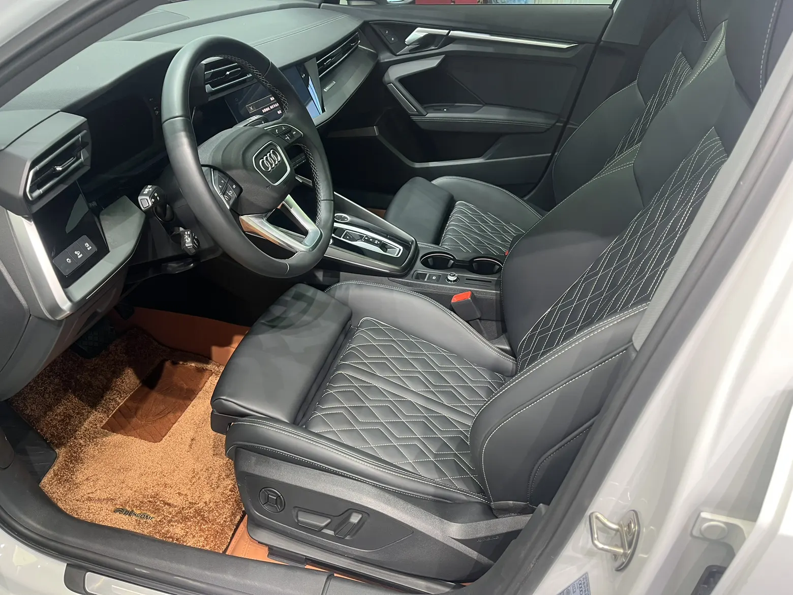 Audi Flying Spur, 2025 13