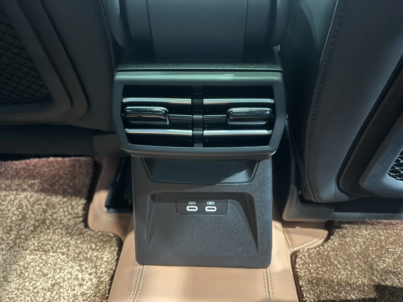 Audi Flying Spur, 2025 19