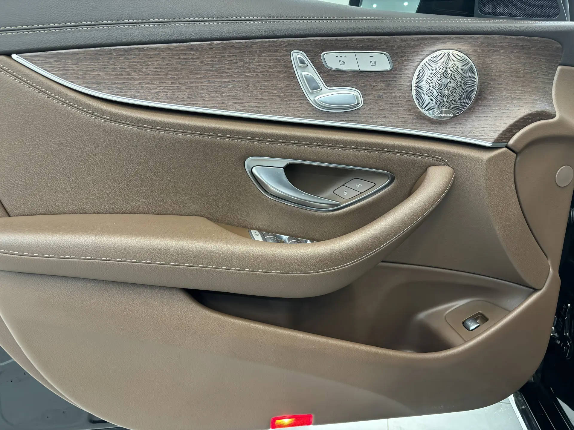 Mercedes-Benz E 300 L, 2022 10