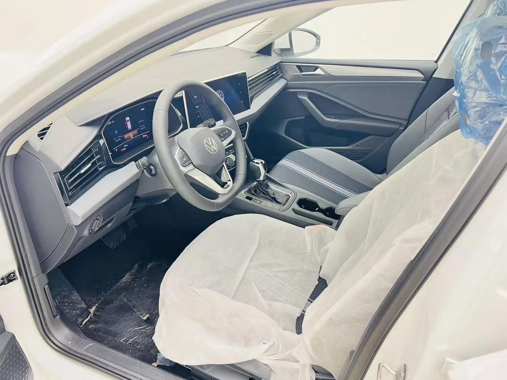 Volkswagen Sagitar, 2025 12