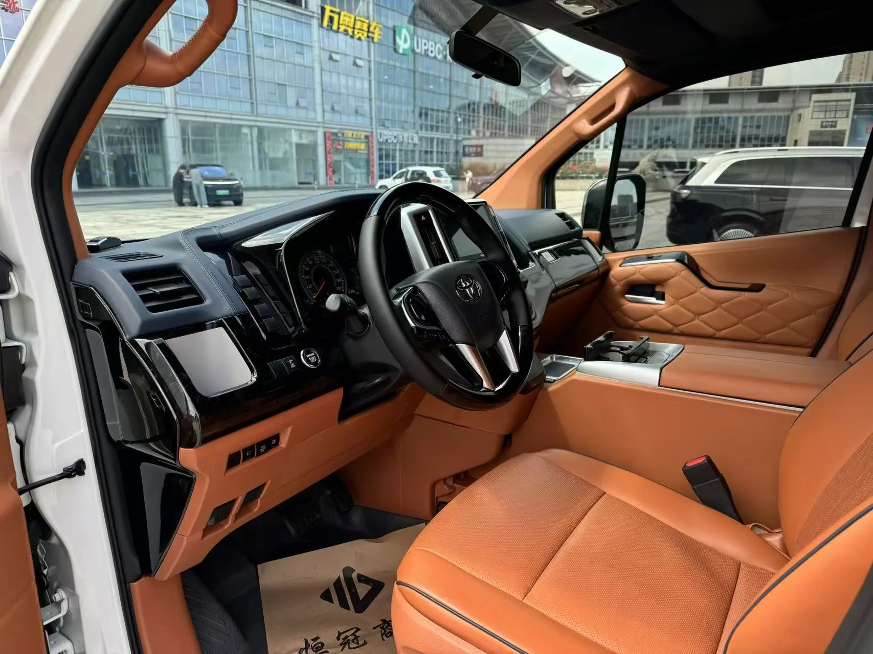Toyota HiAce, 2023 12