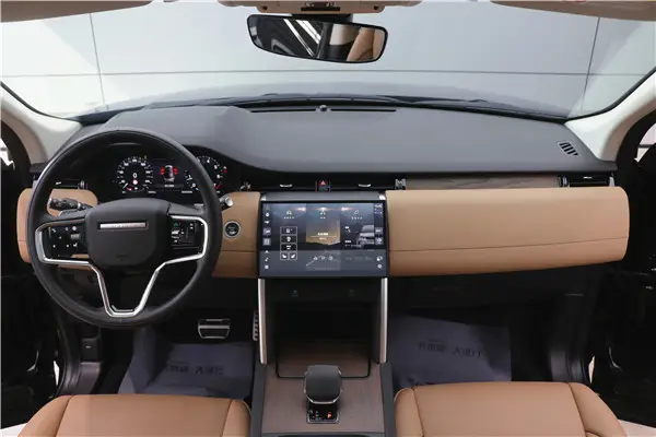 Land Rover Discovery Sport, 2024 4