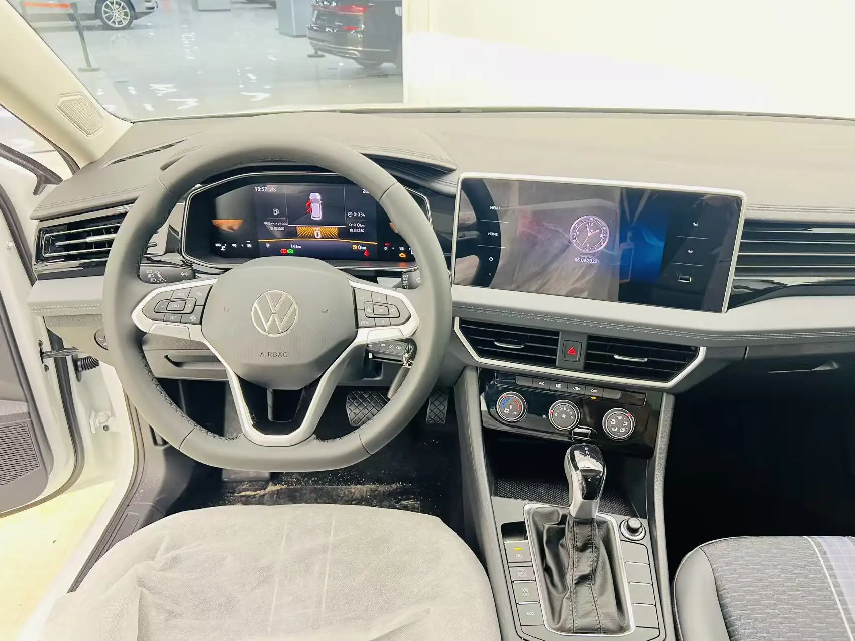 Volkswagen Sagitar, 2025 18