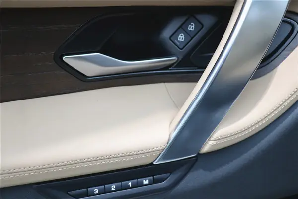 Land Rover Discovery Sport, 2024 11