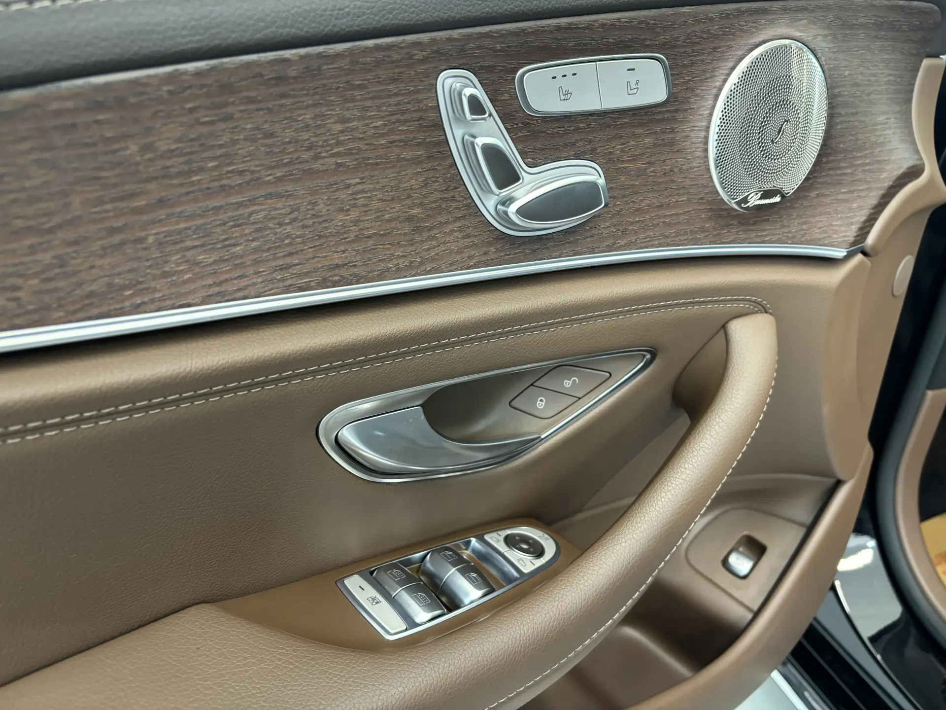 Mercedes-Benz E 300 L, 2022 36