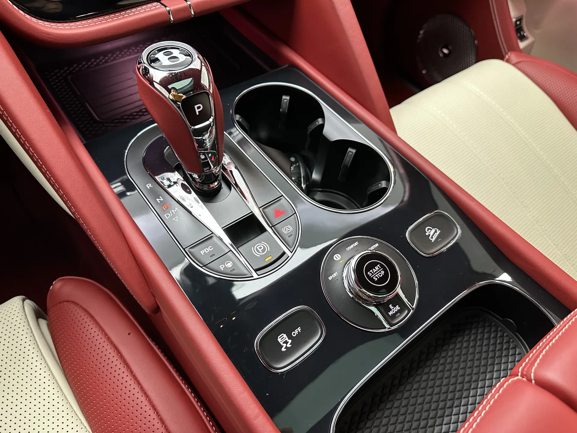 Bentley Bentayga, 2022 15