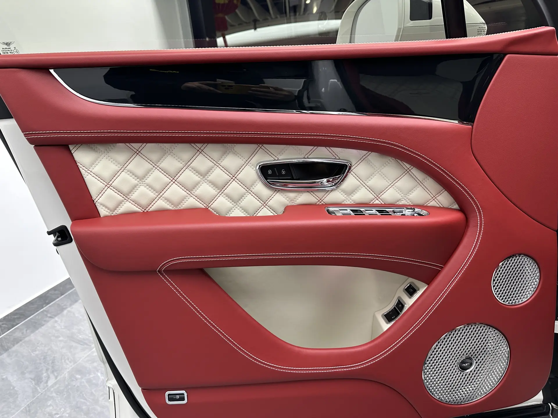 Bentley Bentayga, 2022 21
