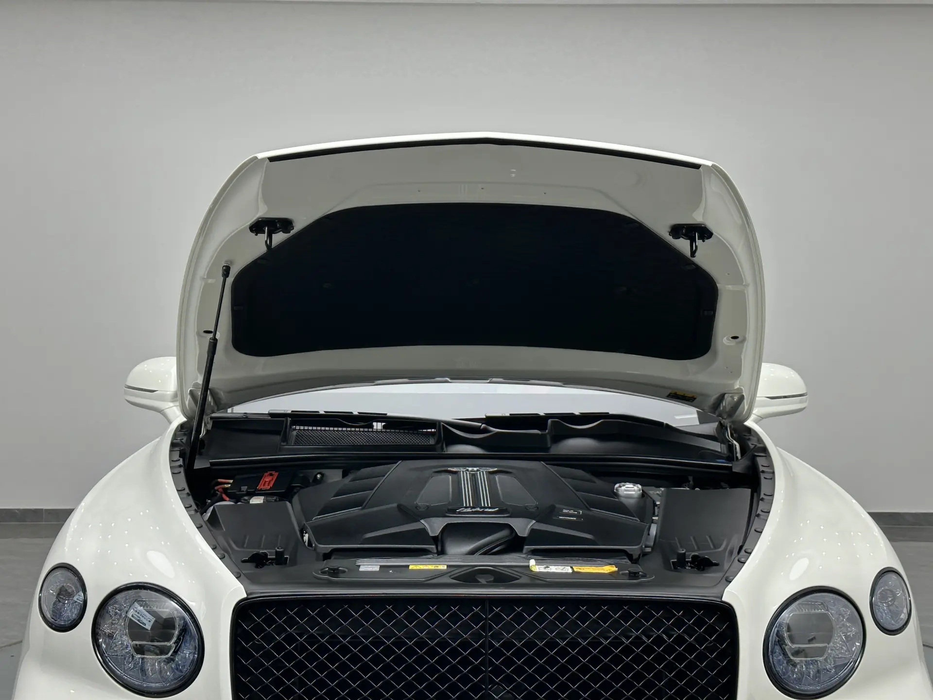 Bentley Bentayga, 2022 25