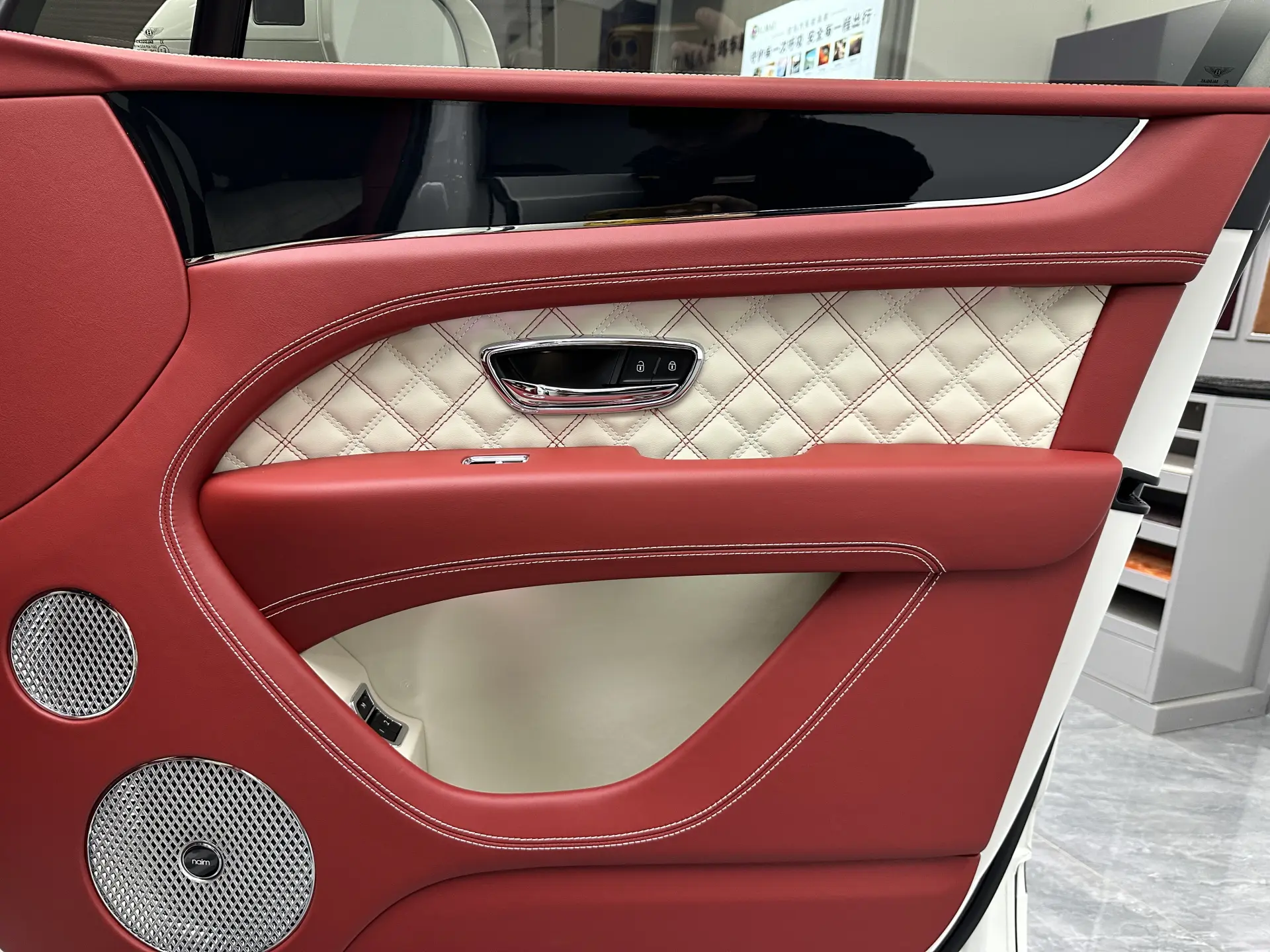 Bentley Bentayga, 2022 23