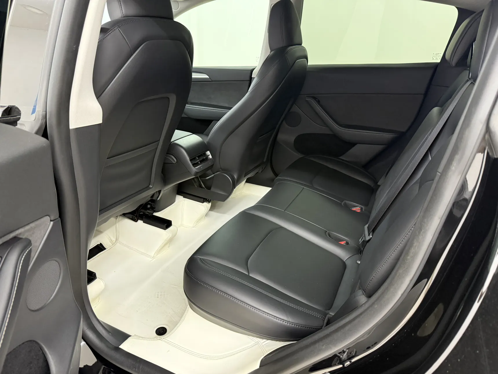 Tesla Model Y, 2023 13