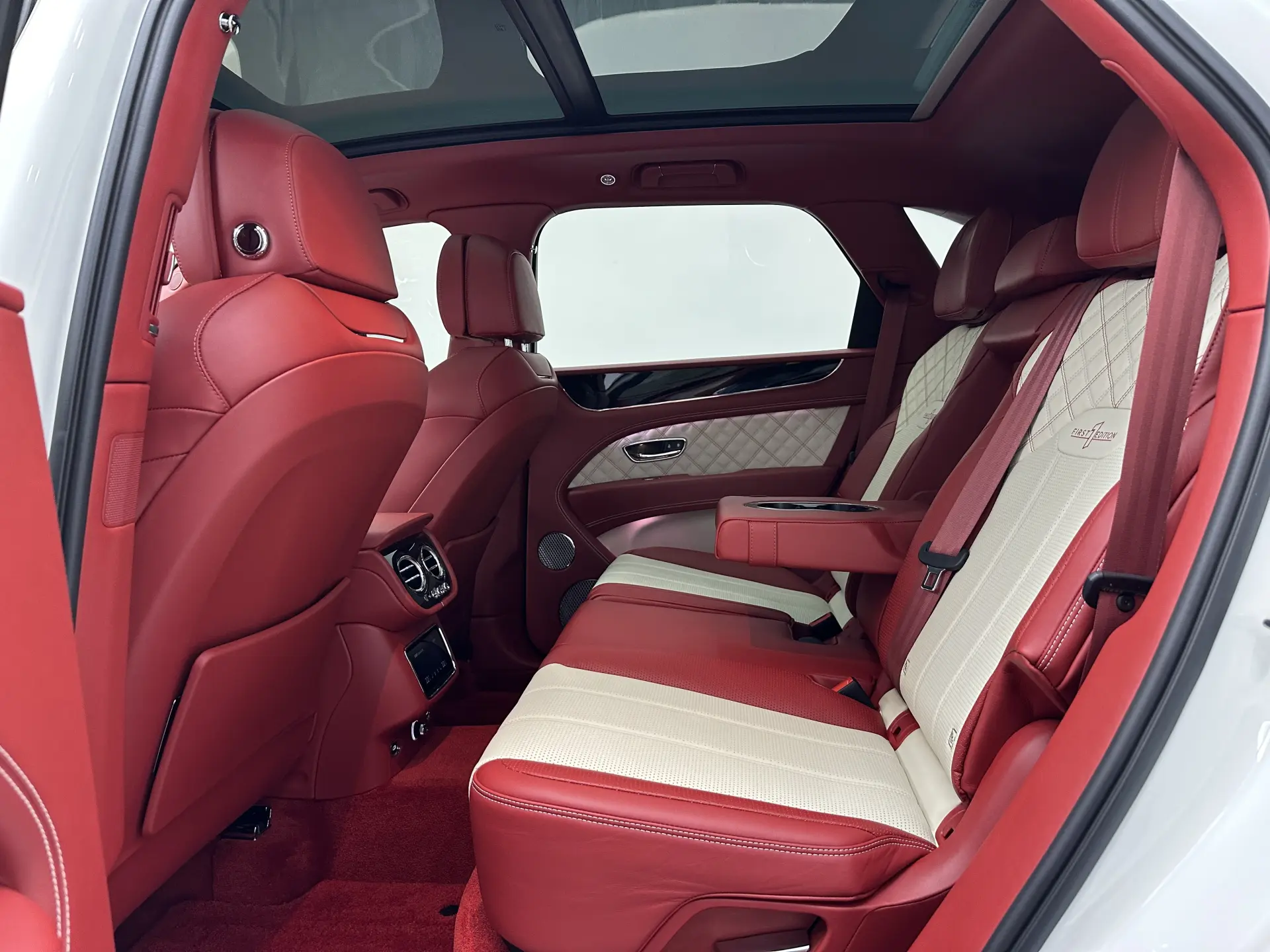 Bentley Bentayga, 2022 10