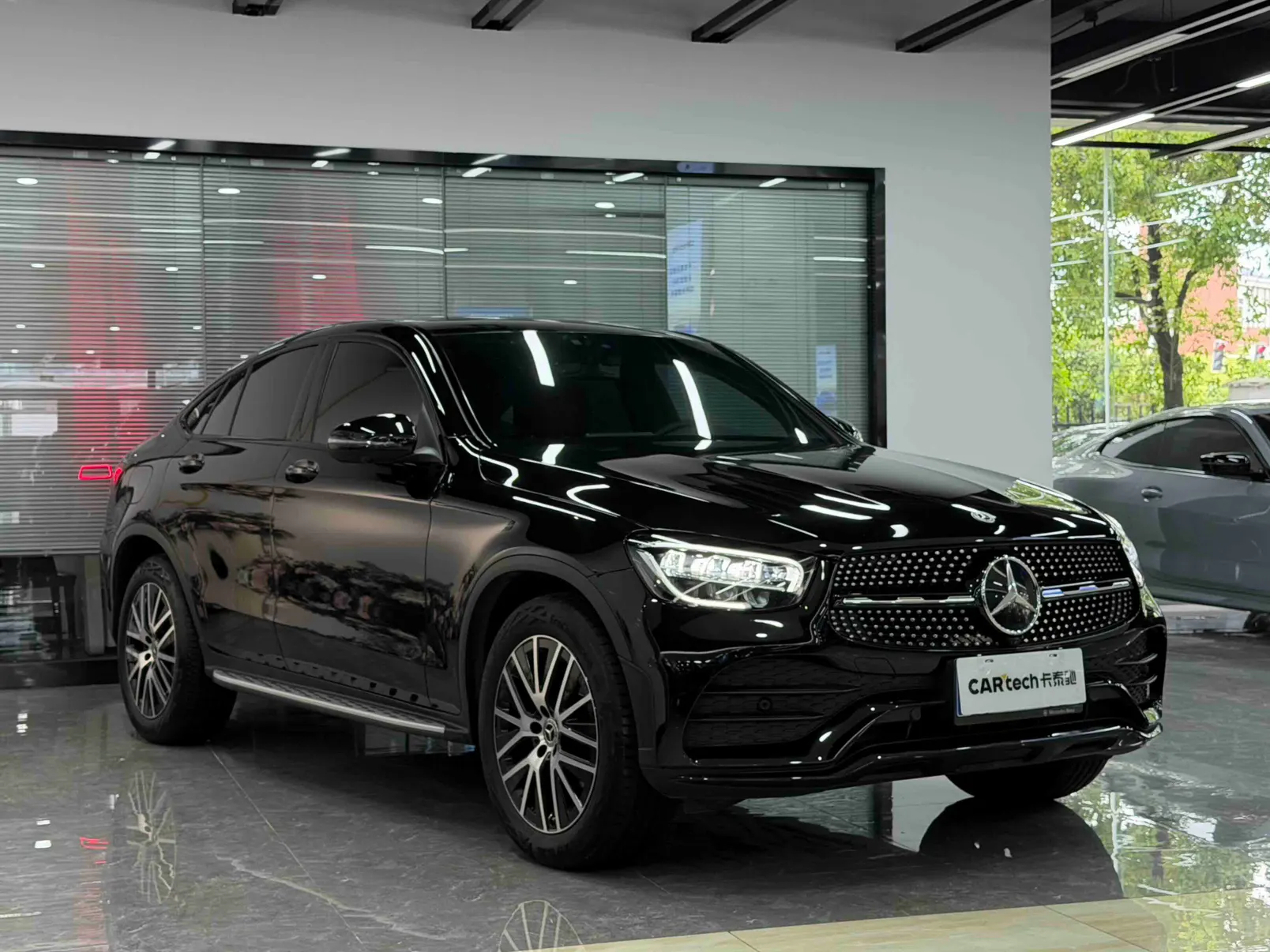 Mercedes-Benz GLC 260 4MATIC, 2023 2
