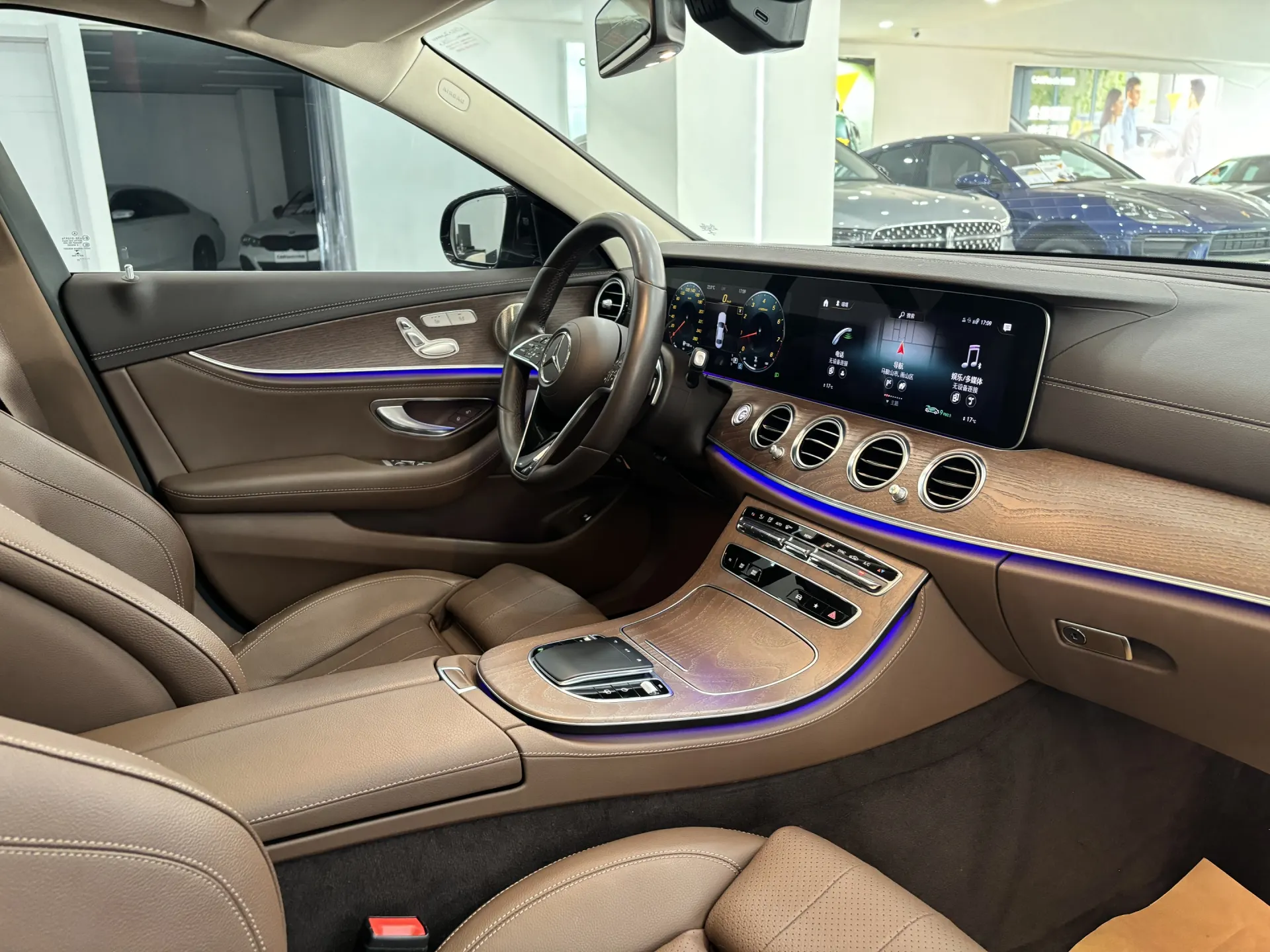 Mercedes-Benz E 300 L, 2022 18