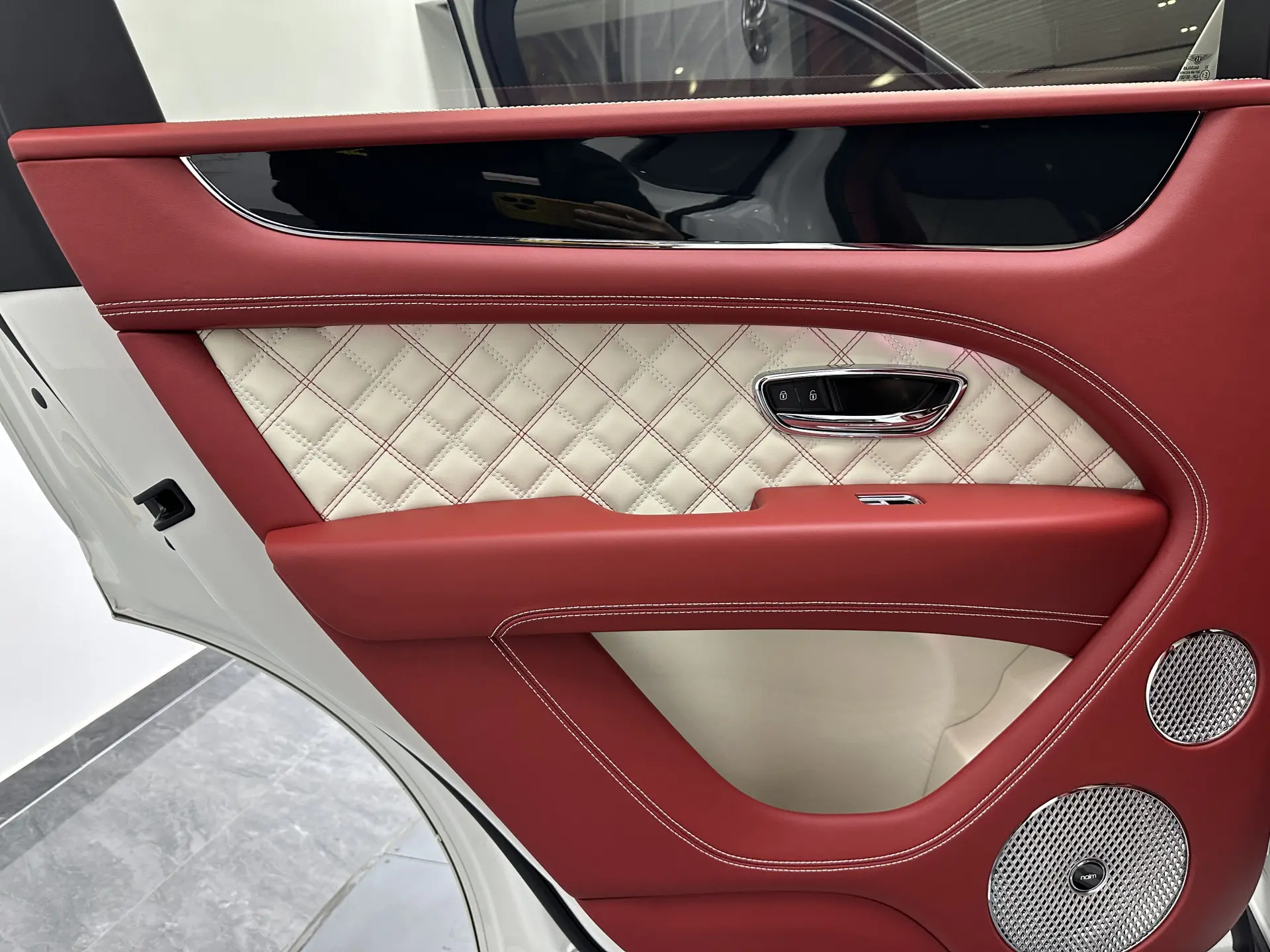 Bentley Bentayga, 2022 22