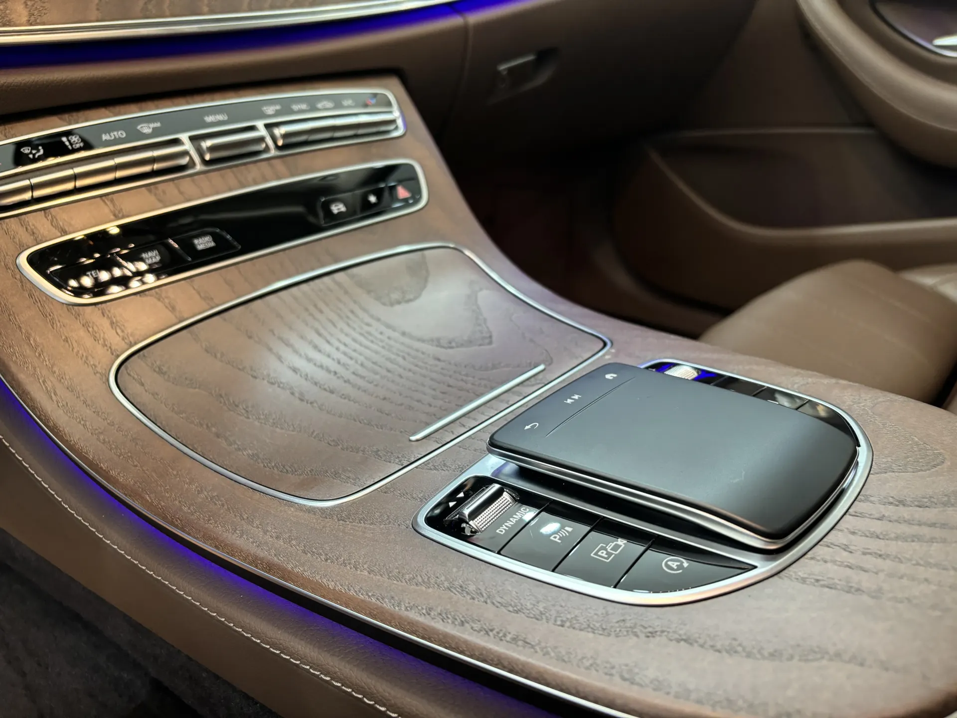 Mercedes-Benz E 300 L, 2022 25