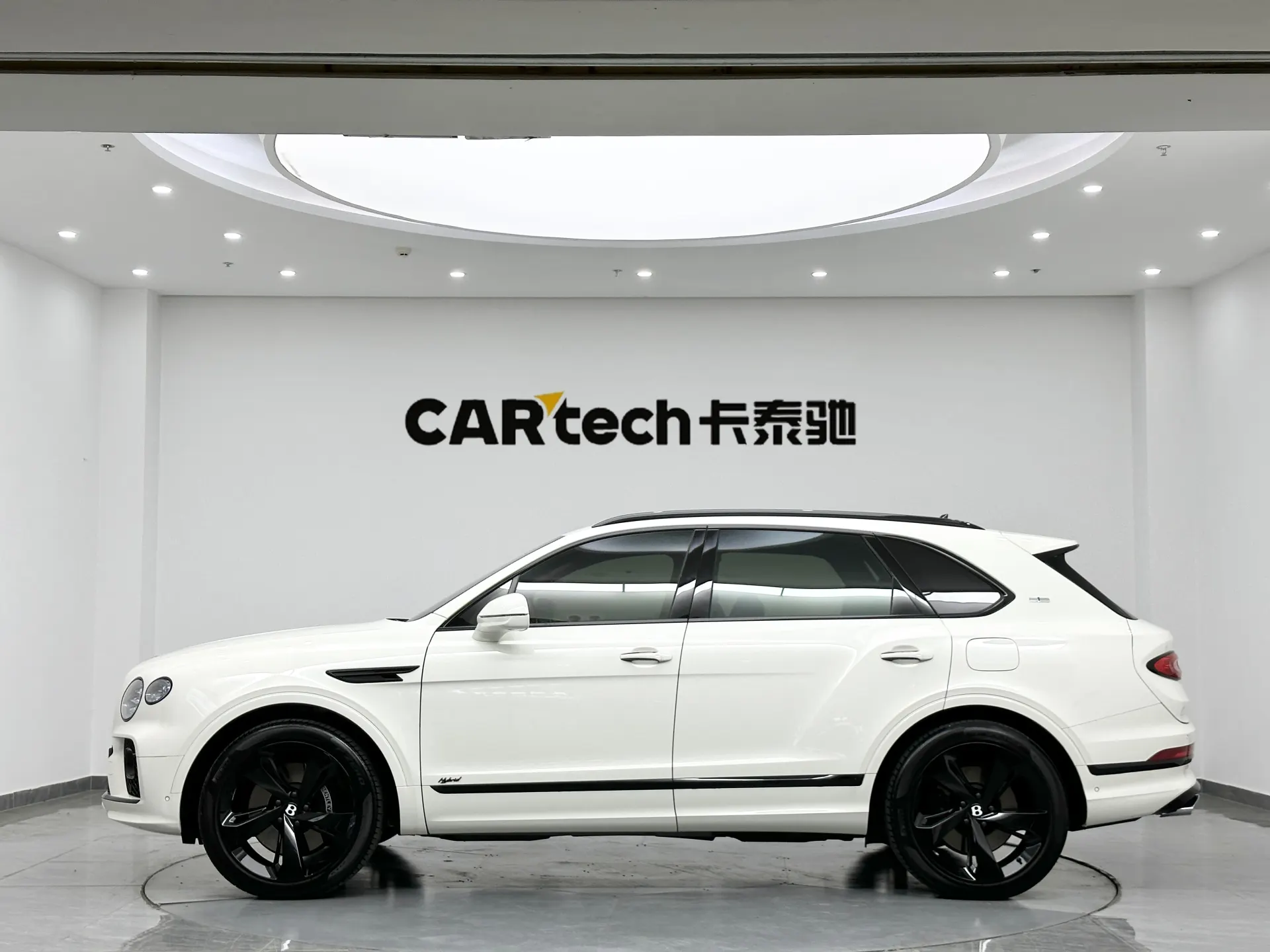 Bentley Bentayga, 2022 все фото