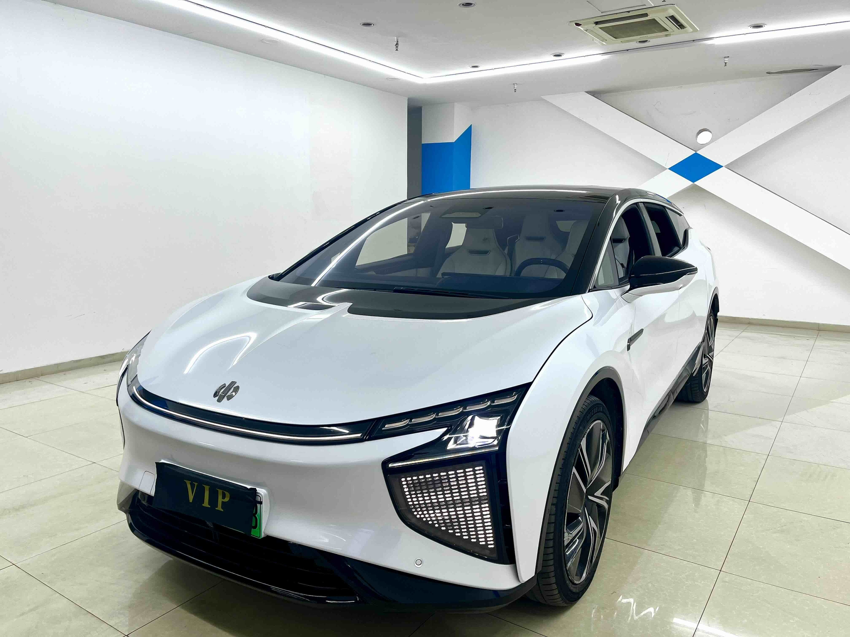HiPhi X, 2022