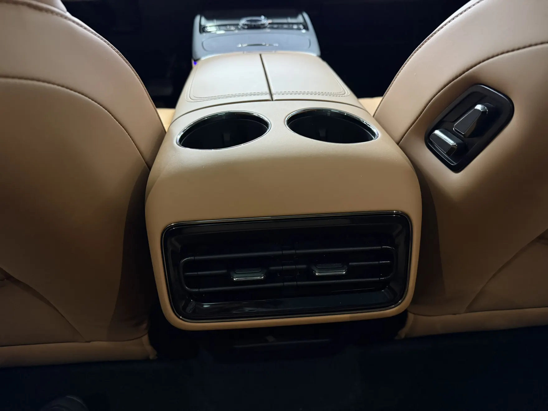 Geely Galaxy 8, 2025 25