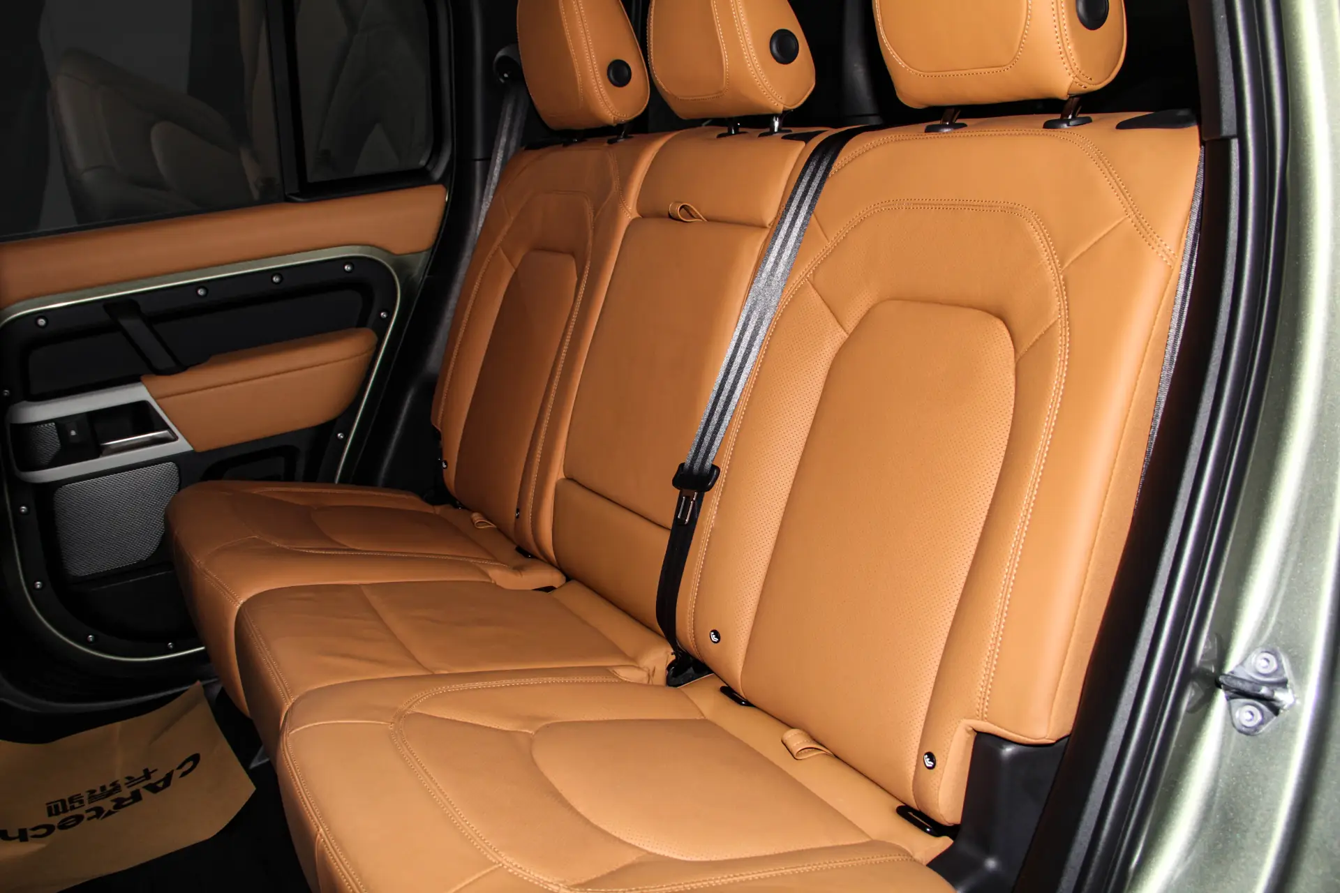 Land Rover Defender, 2023 19