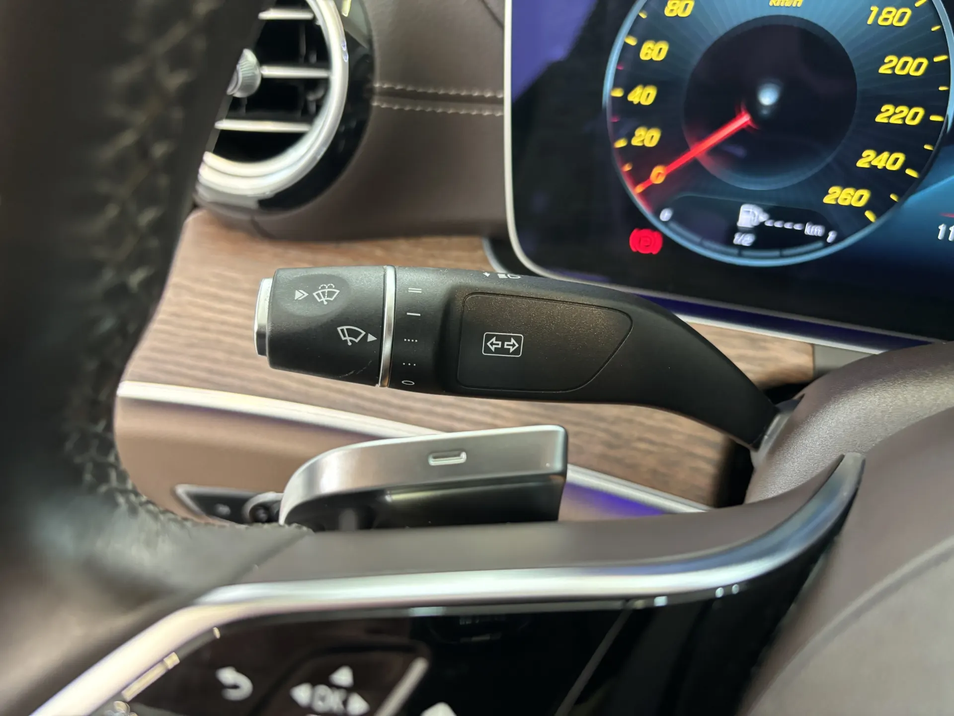 Mercedes-Benz E 300 L, 2022 24