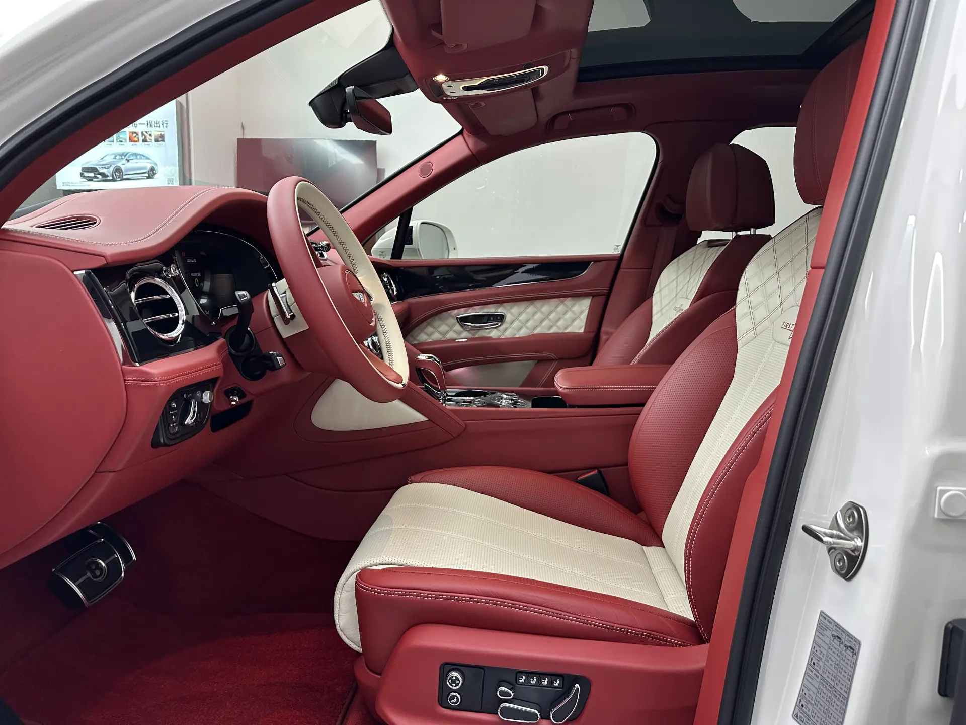 Bentley Bentayga, 2022 9