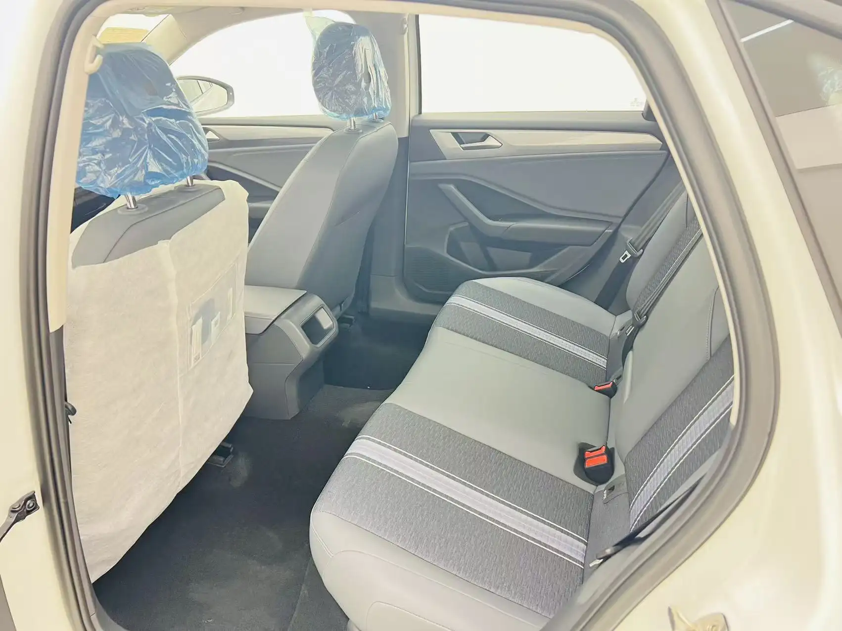 Volkswagen Sagitar, 2025 13