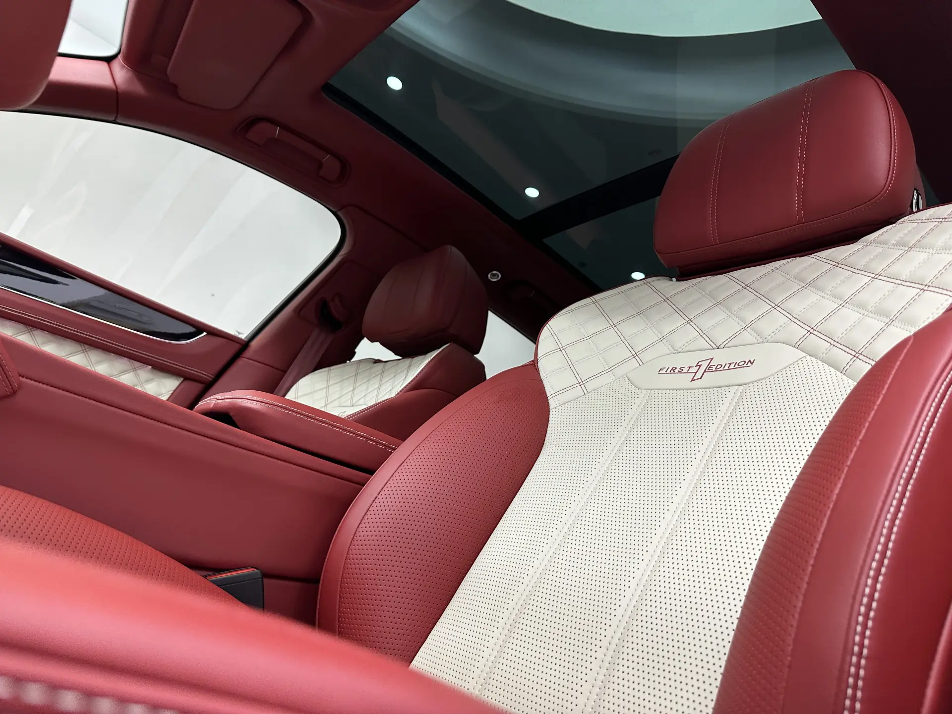 Bentley Bentayga, 2022 12