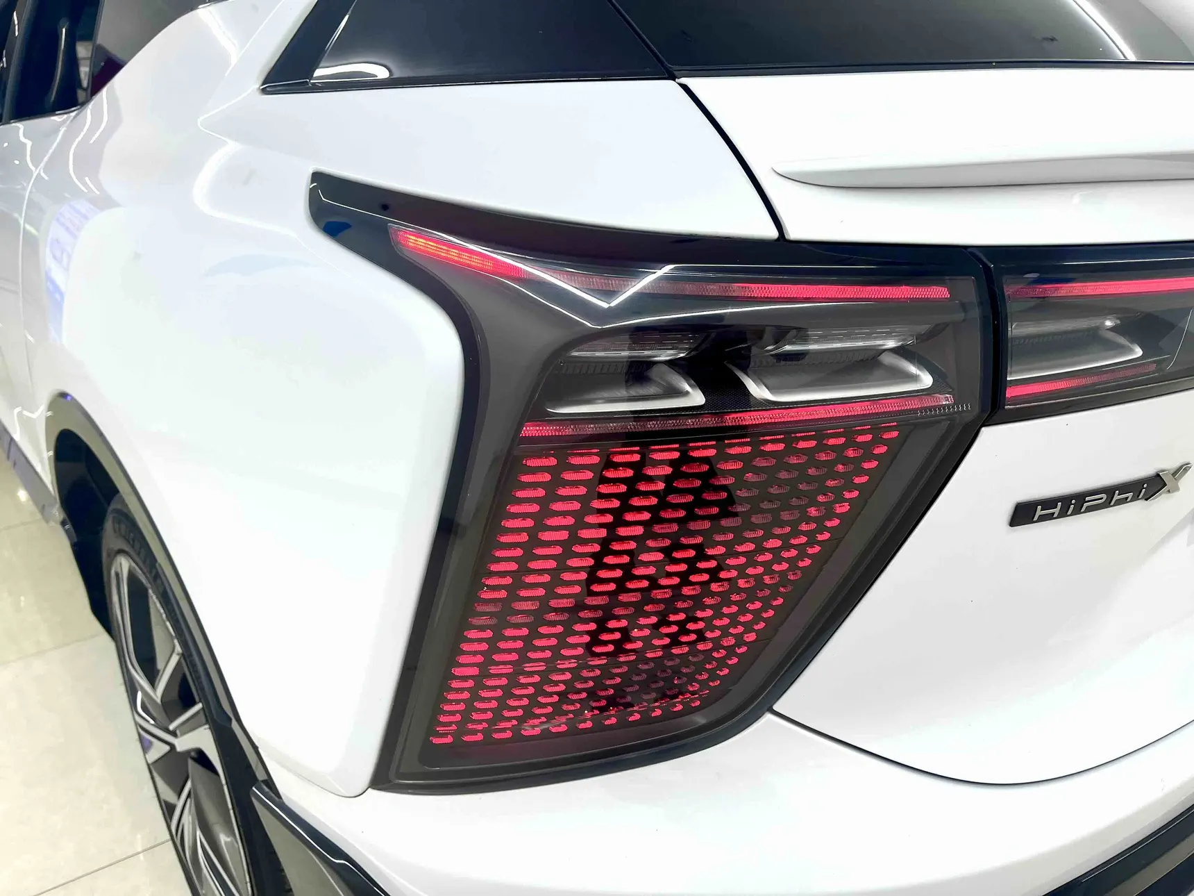 HiPhi X, 2022 8