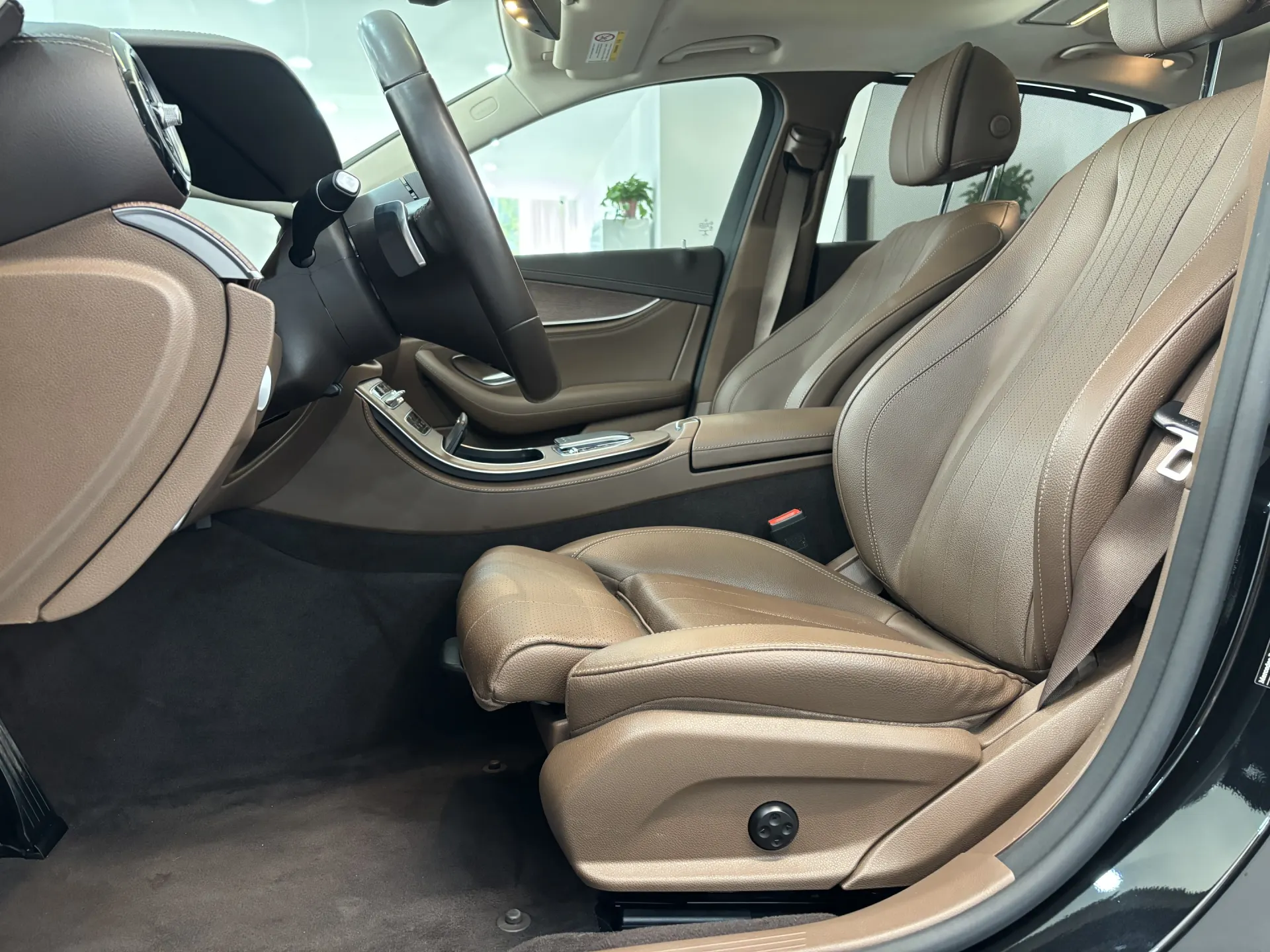 Mercedes-Benz E 300 L, 2022 29
