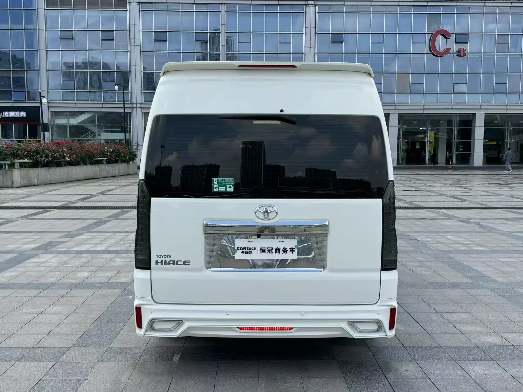 Toyota HiAce, 2023 все фото