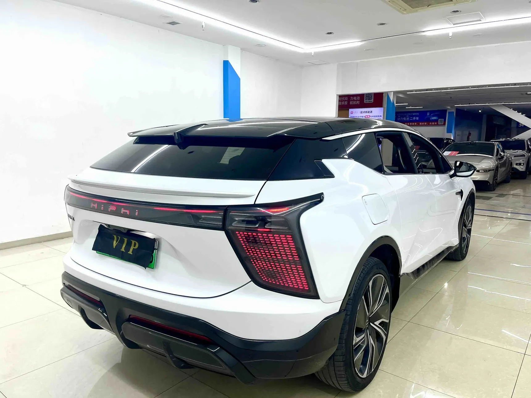 HiPhi X, 2022 4