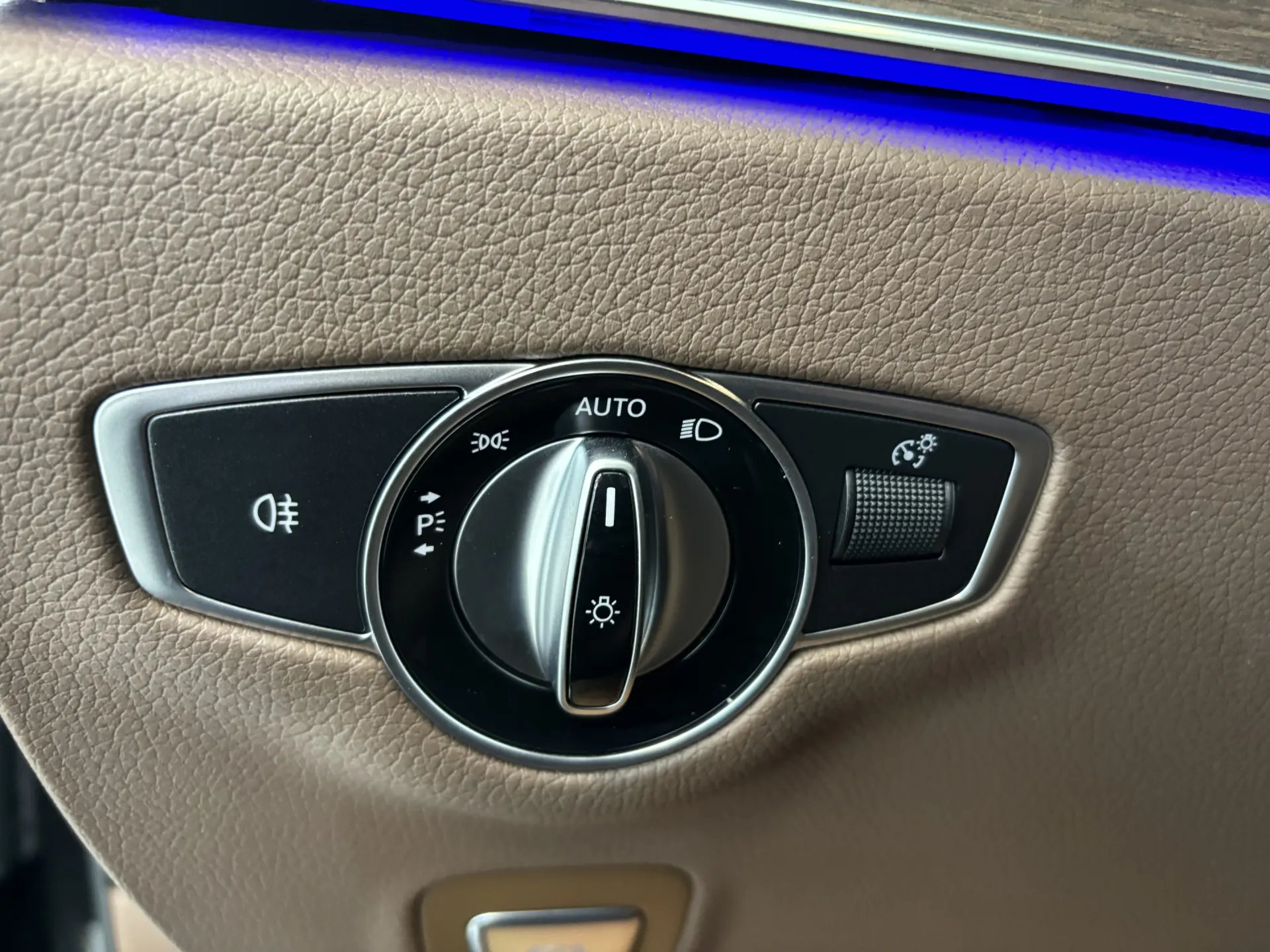 Mercedes-Benz E 300 L, 2022 35