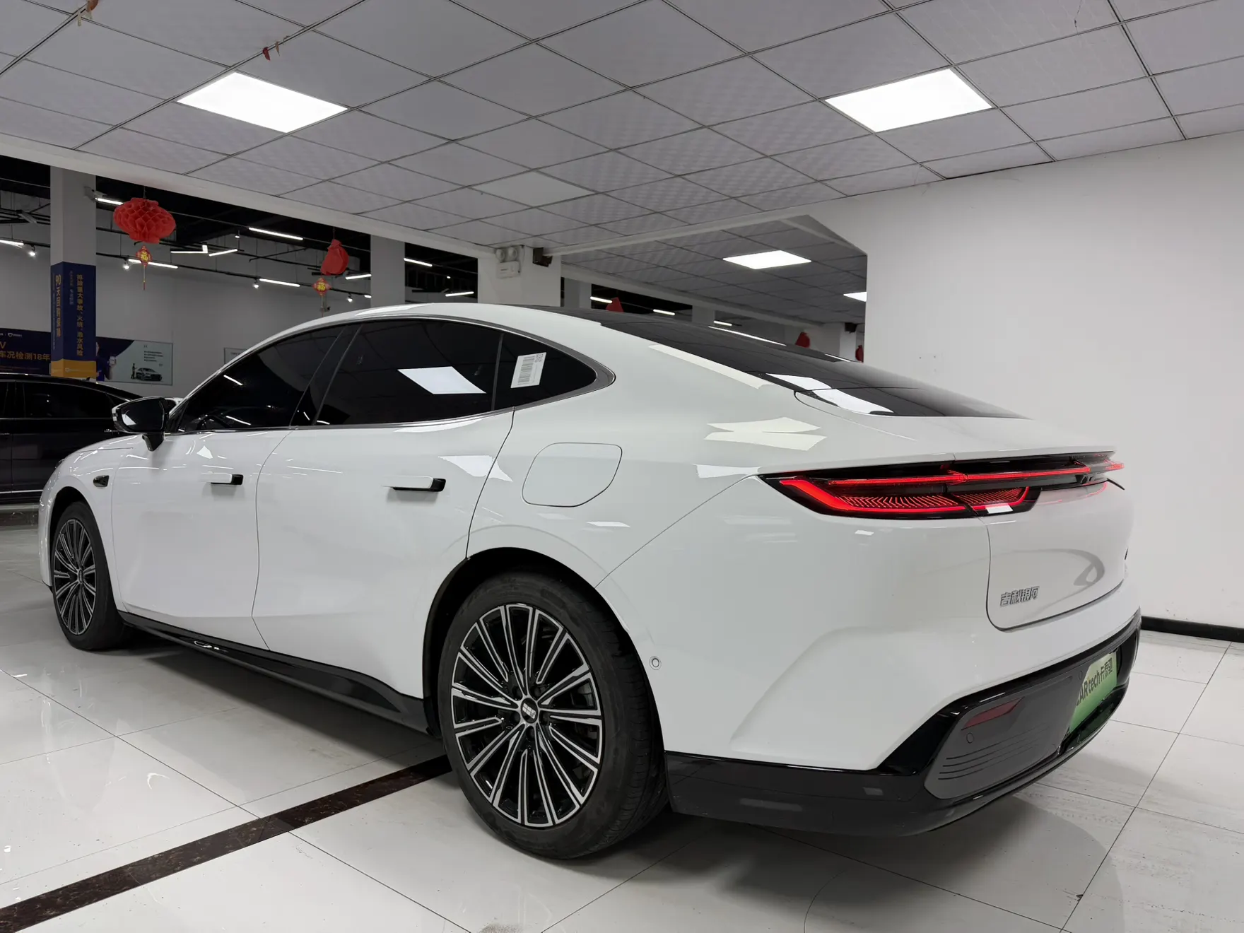 Geely Galaxy 8, 2025 32